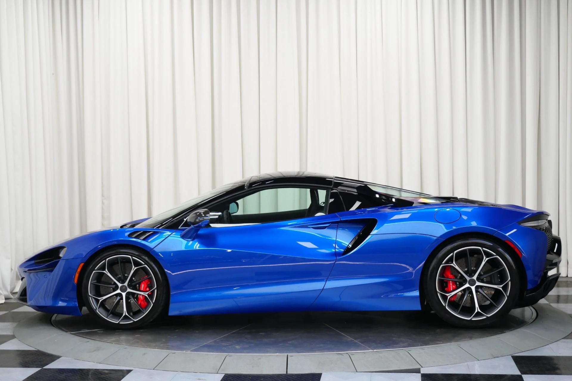 mph005_2643157124_Used_2025_Mc_Laren_Artura_Spider_Low_Miles_Exterior_Carbon_Fiber_Upgrade_Pack_Sports_Exhaust_1756157132_6bce184841