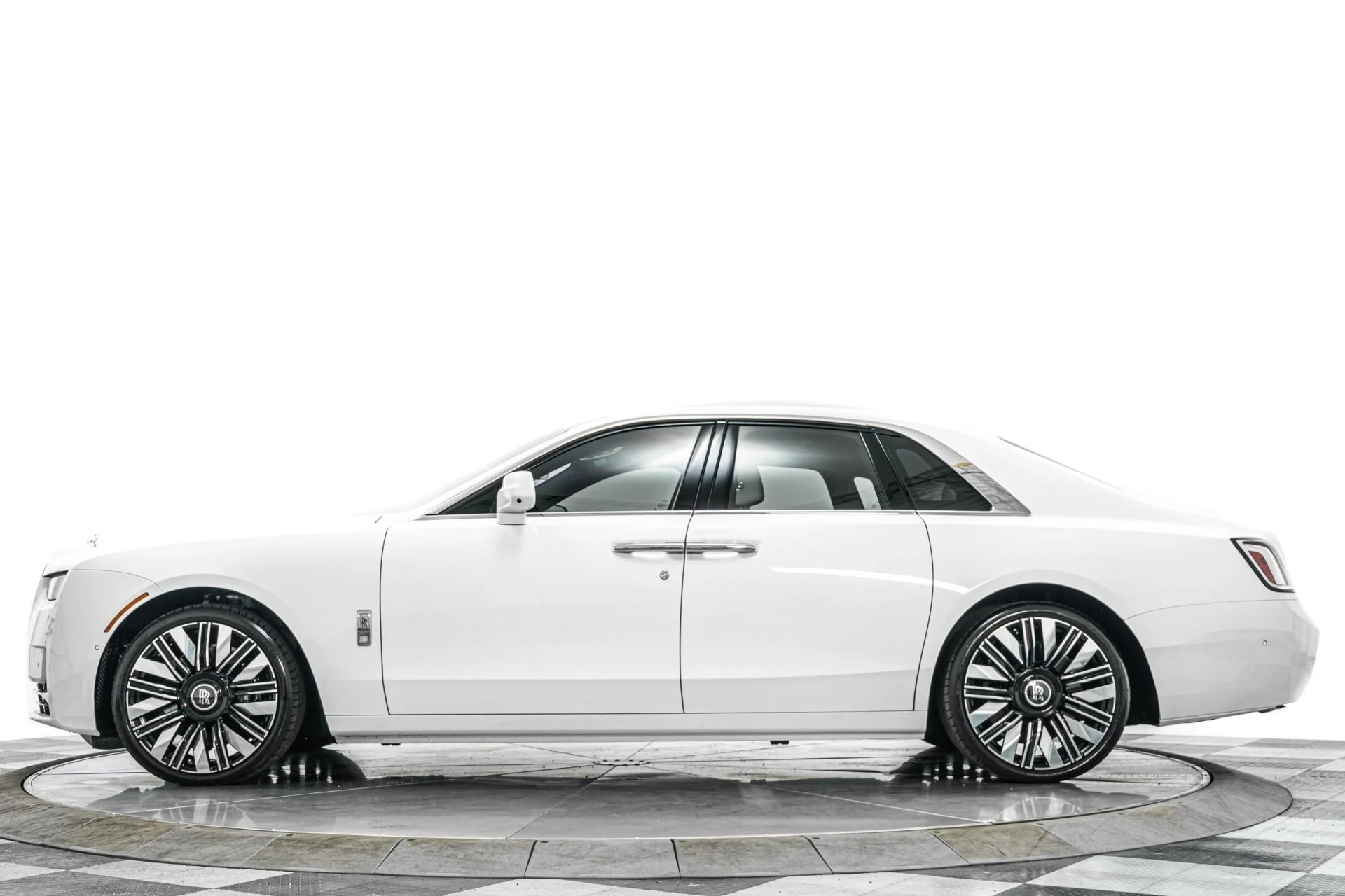 mph005_2644685335_Used_2026_Rolls_Royce_Ghost_Two_Tone_Interior_Low_Miles_1781640354_b1e8704b21