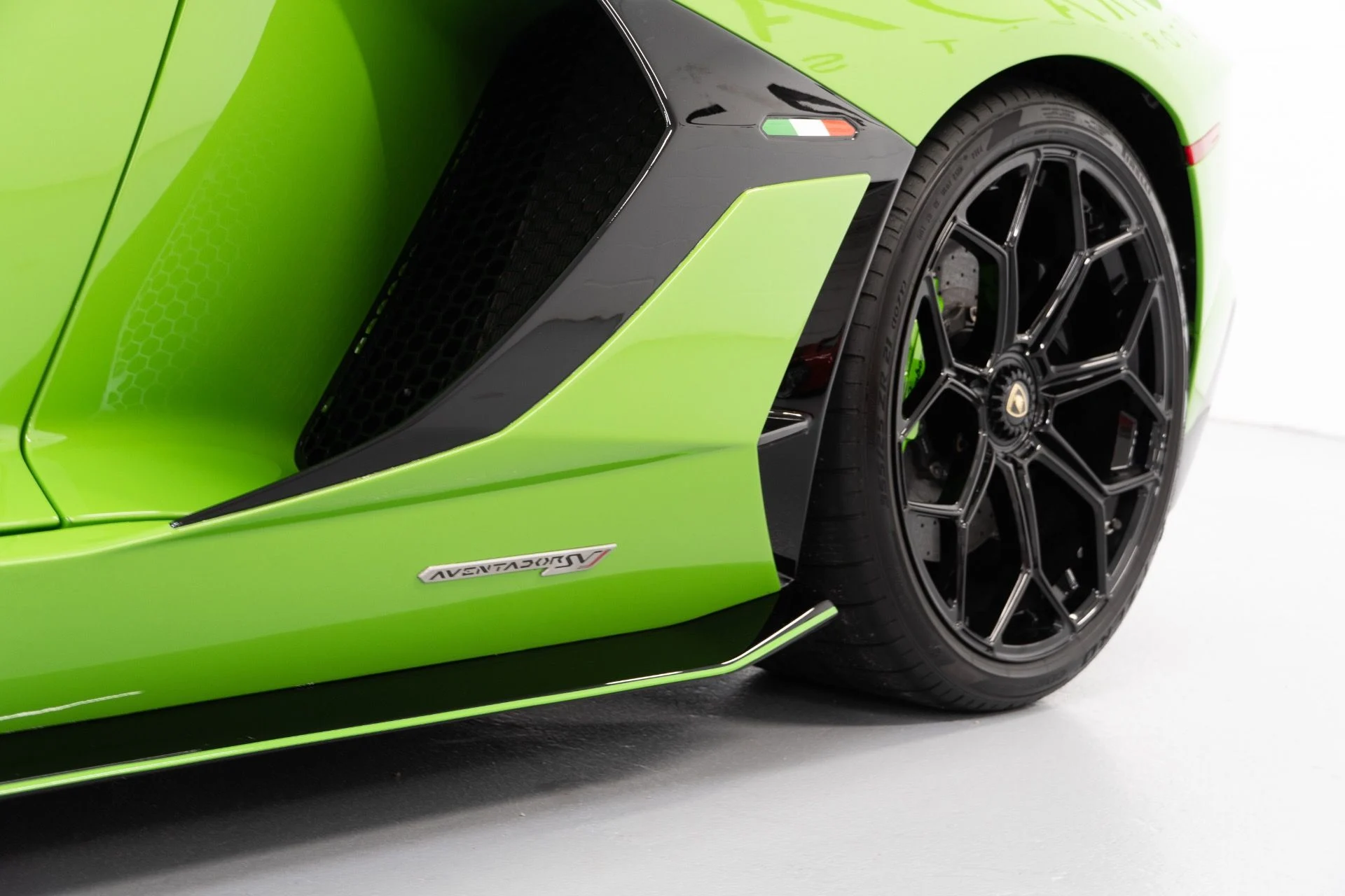 mph005_264468627_Used_2021_Lamborghini_Aventador_LP_770_4_SVJ_1763584595_f51d8c3552