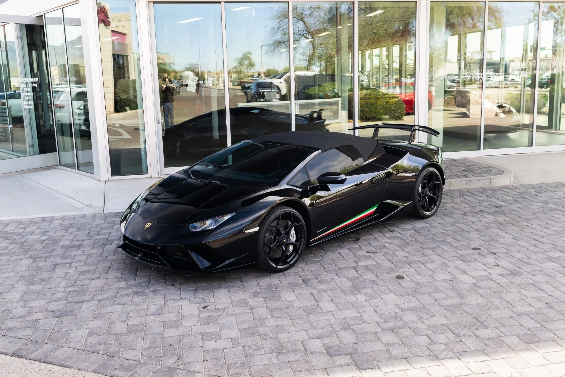 mph005_2645944917_Used_2018_Lamborghini_Huracan_LP_640_4_Performante_Spyder_1772832326_7ef4247e9a