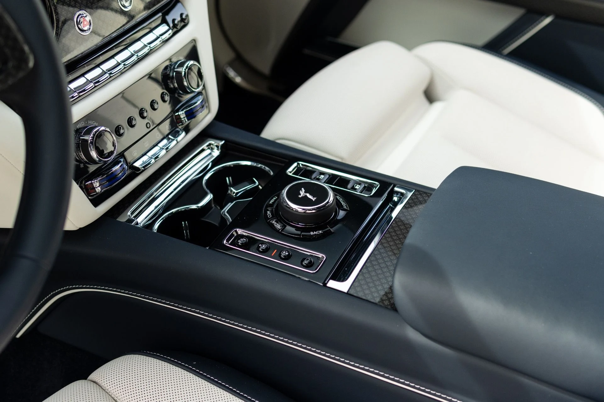 mph005_2648915739_Used_2023_Rolls_Royce_Black_Badge_Ghost_1765569637_3e407b1691