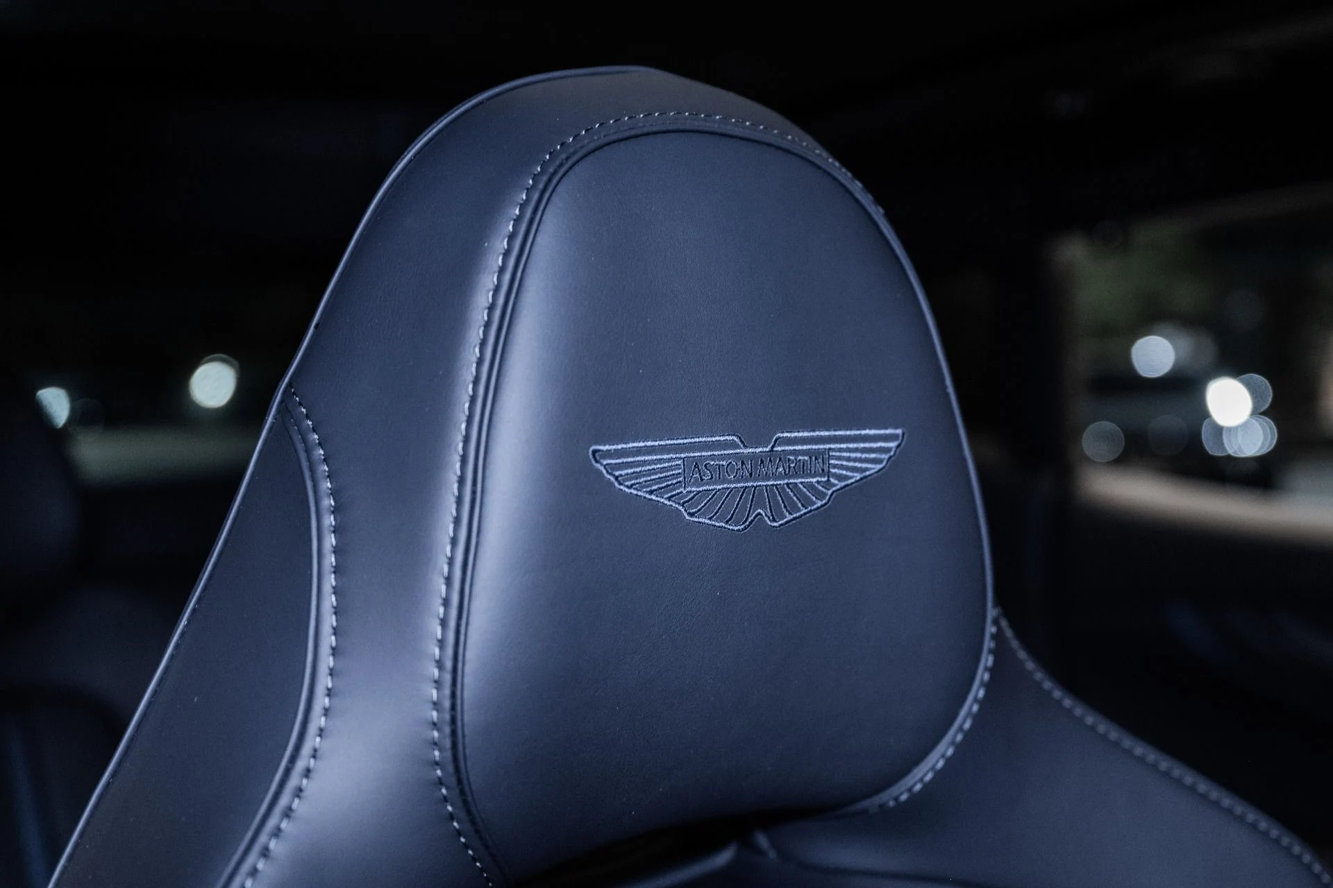 mph005_26504987_Used_2025_Aston_Martin_DBX_707_1754709382_86255e8774