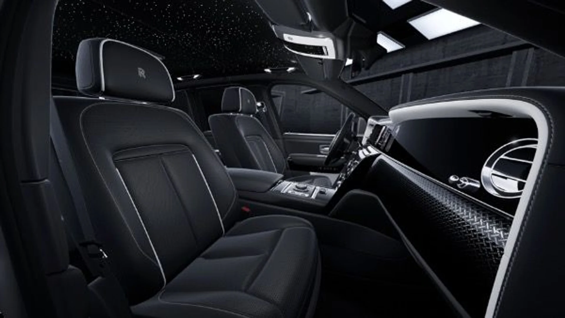 mph005_2652508766_New_2026_Rolls_Royce_Black_Badge_Cullinan_f2711c422d