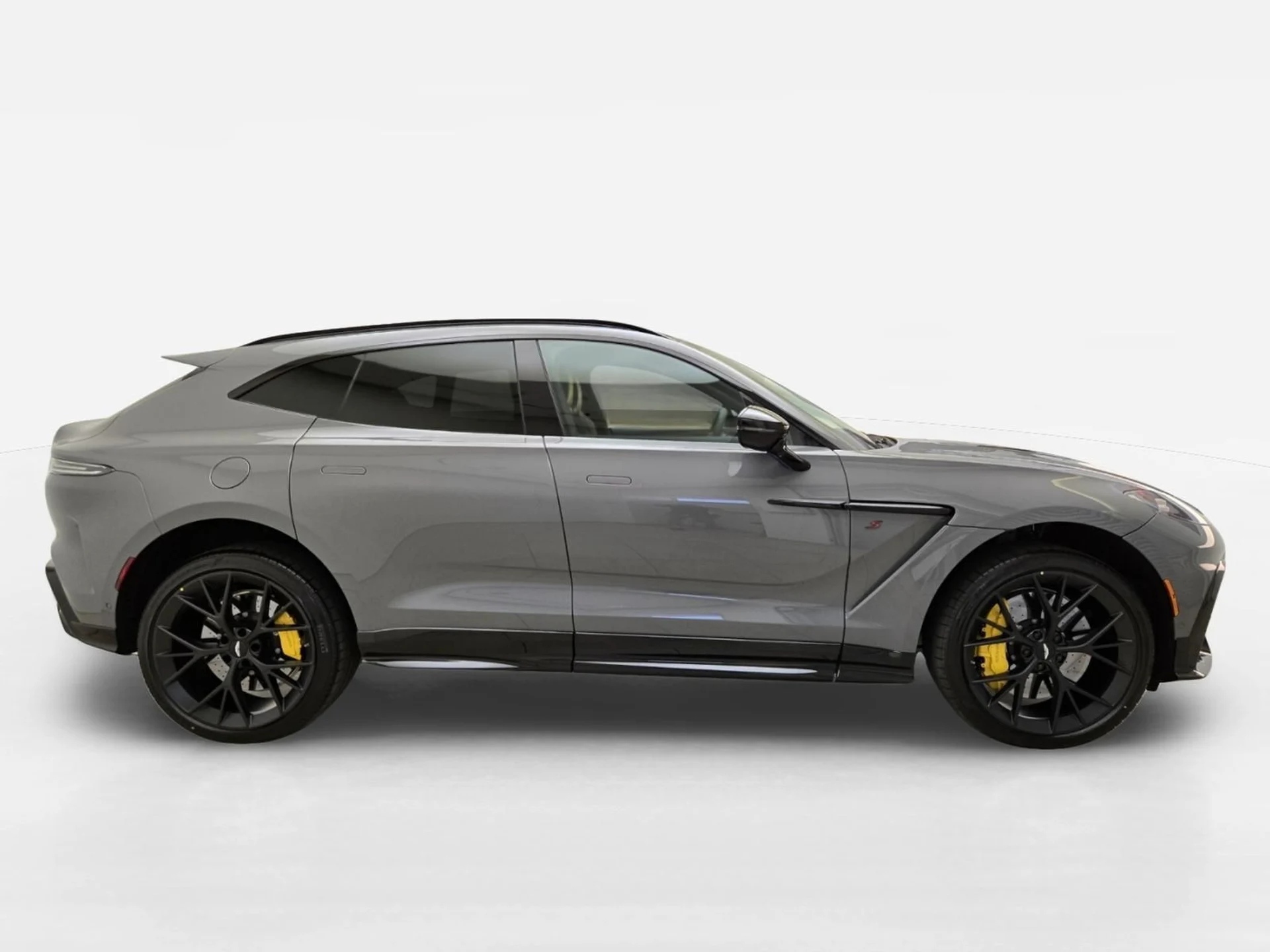 mph005_2653786801_New_2026_Aston_Martin_DBX_S_1782364673_fea75de119