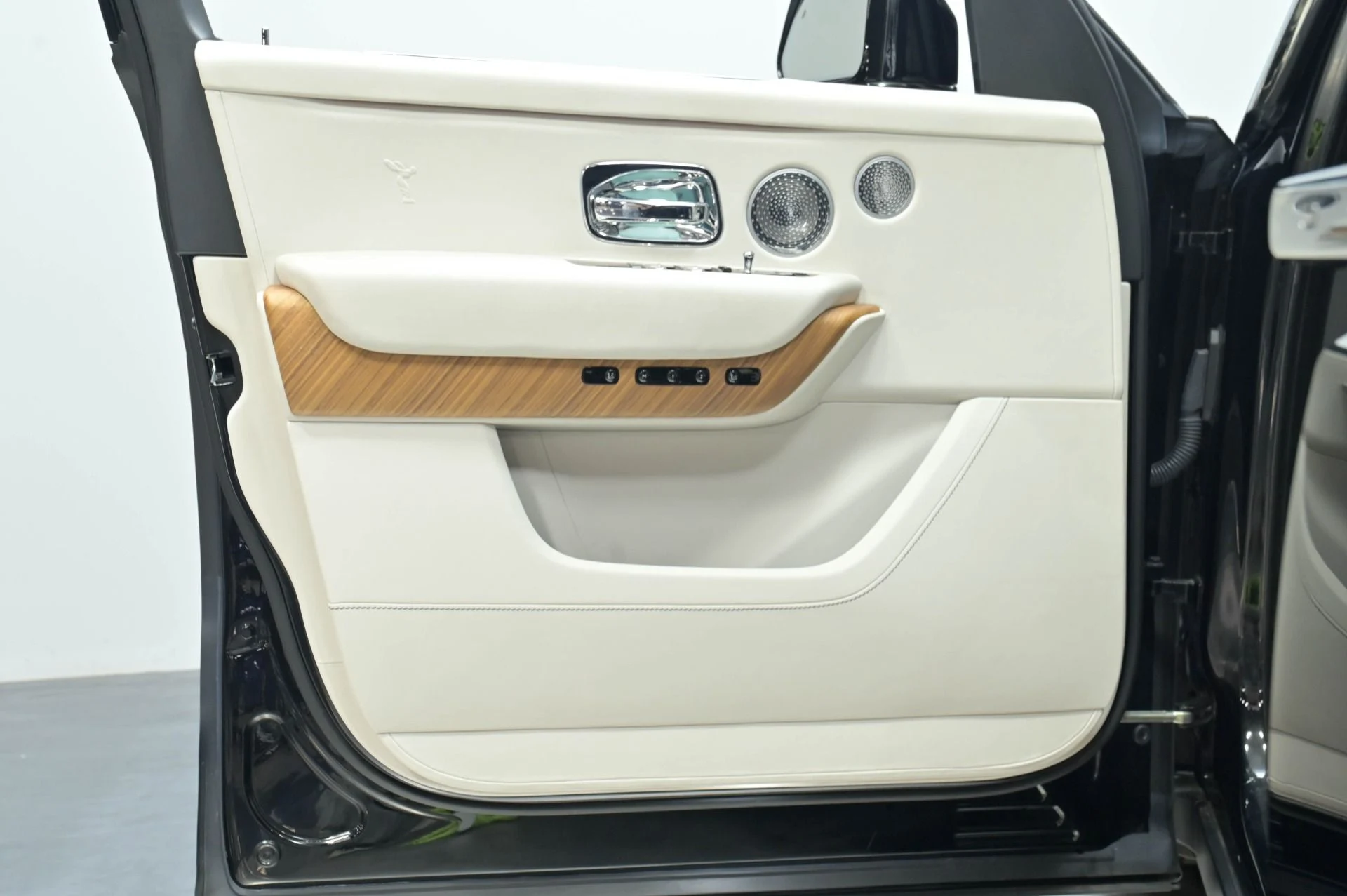 mph005_2671263067_Used_2023_Rolls_Royce_Cullinan_1782858114_2e01d569cf
