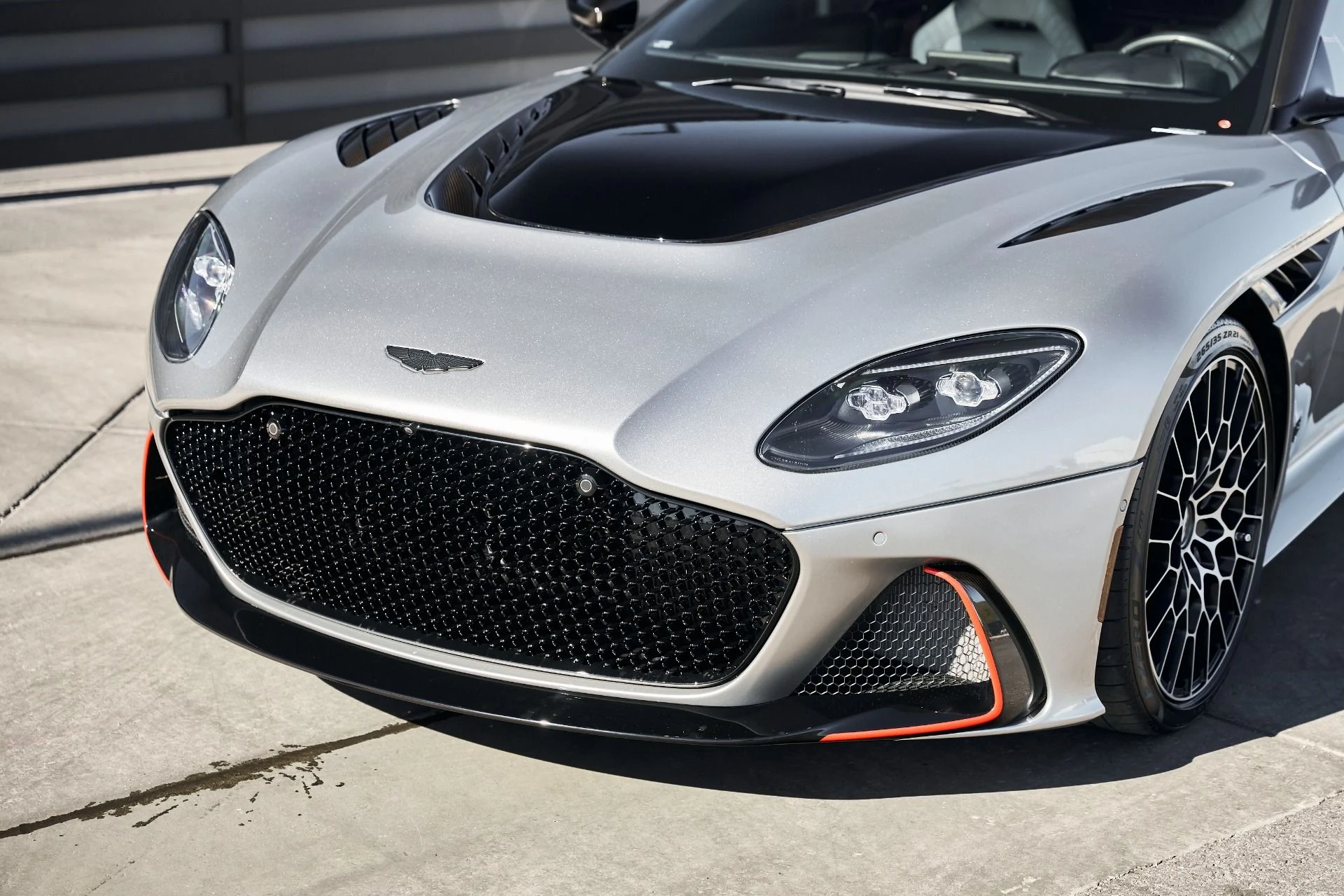 mph005_2672458031_Used_2023_Aston_Martin_DBS_Volante_1768876909_2683f4bfaa