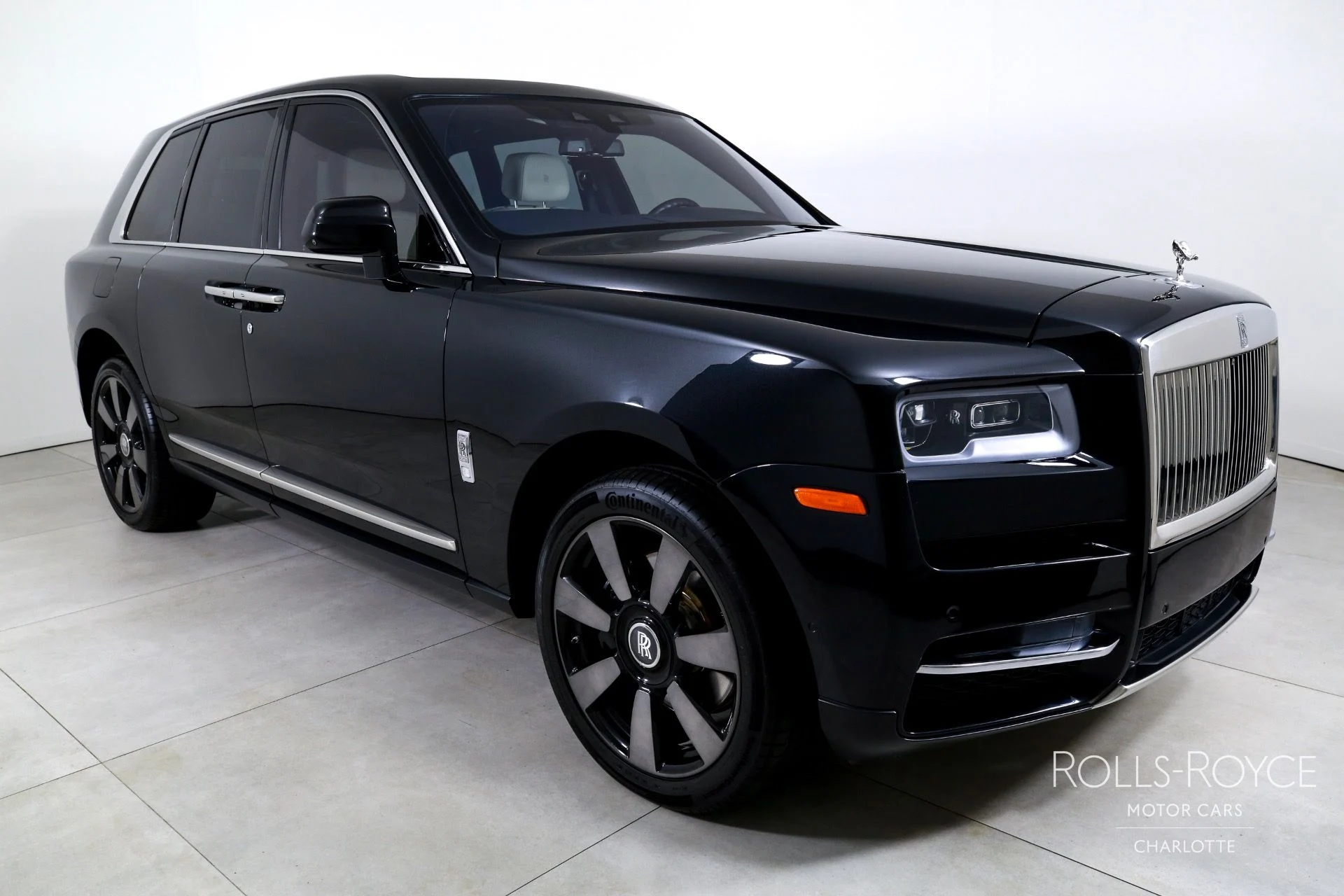 mph005_2674516174_Used_2019_Rolls_Royce_Cullinan_1754411729_5a0f950d37