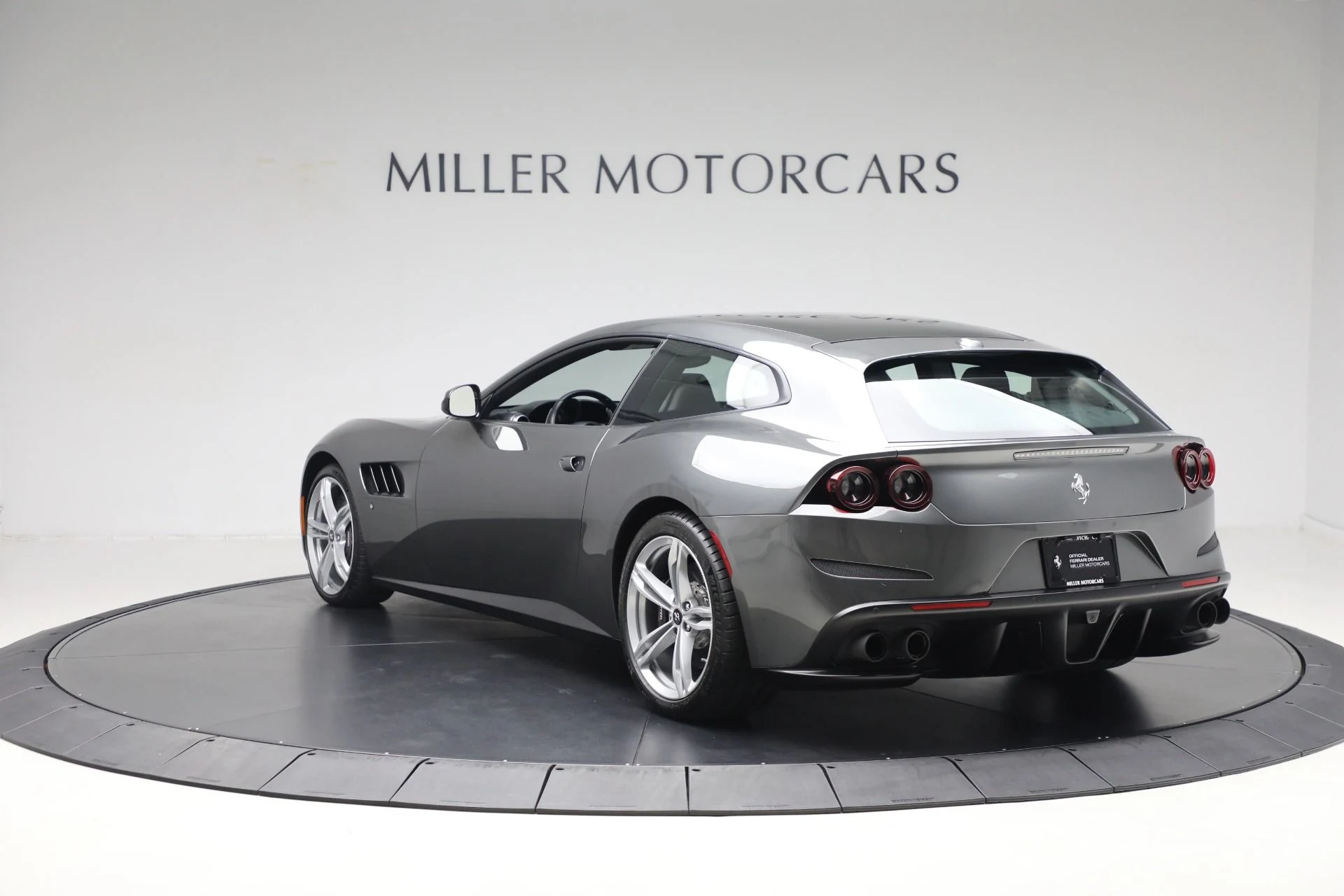 mph005_2678698960_Used_2019_Ferrari_GTC_4_Lusso_1731632886_c3a1825a3a