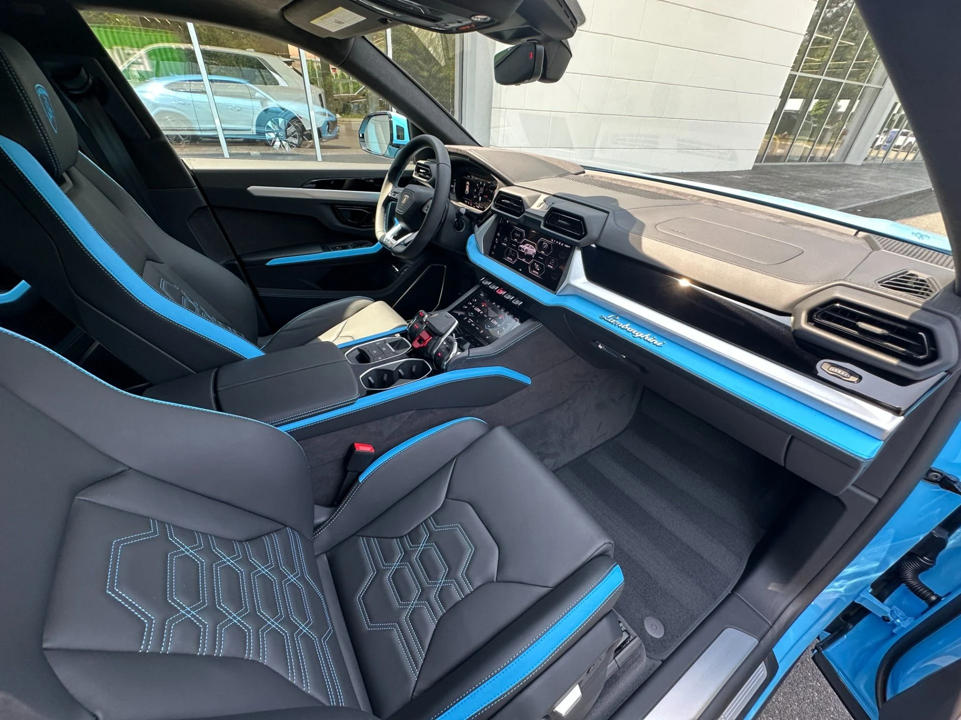 mph005_2688665688_Used_2026_Lamborghini_Urus_SE_1783978520_b970cbd139
