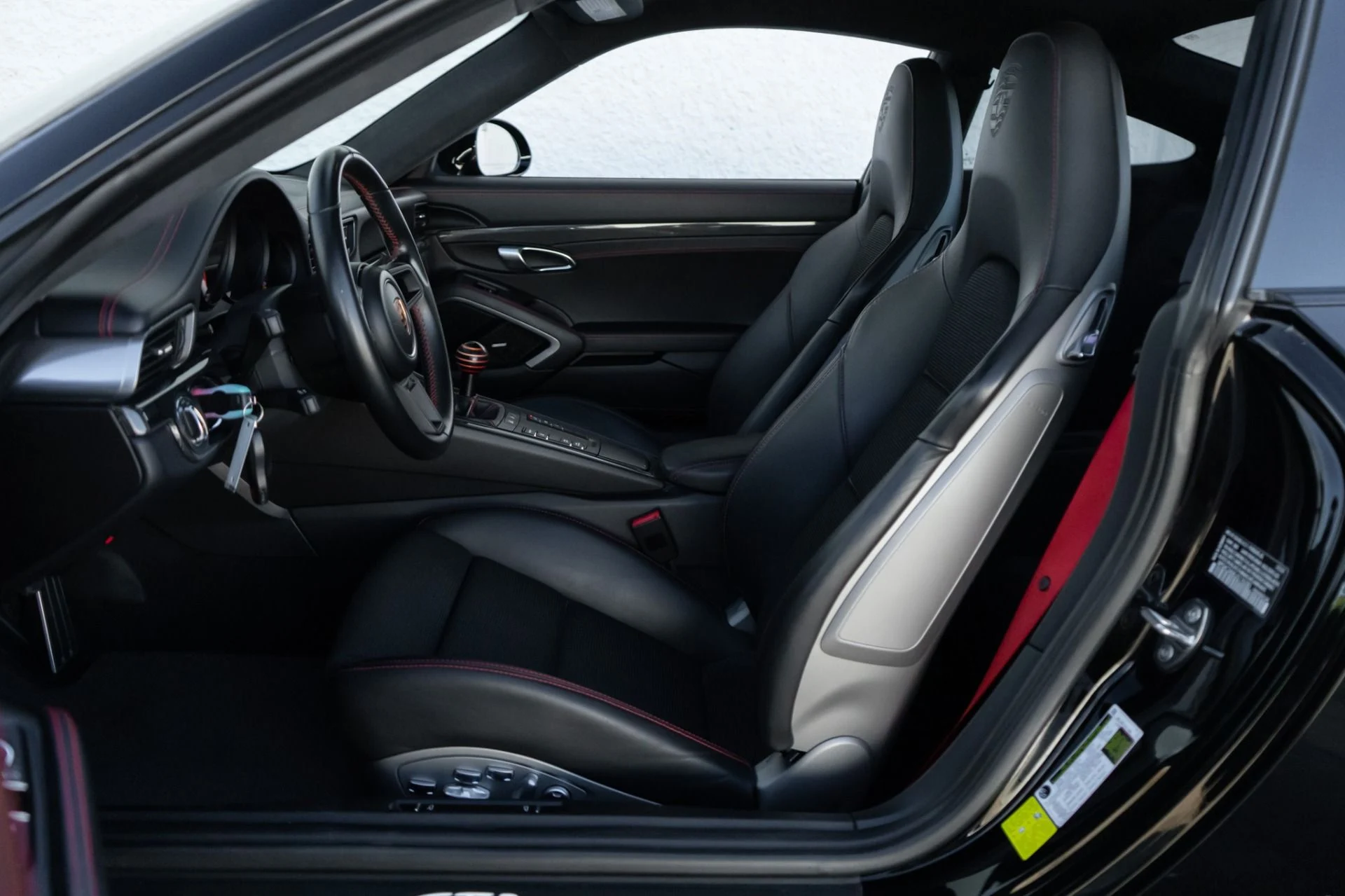 mph005_2692405265_Used_2018_Porsche_911_GT_3_Touring_1787008585_3e8b9e677d