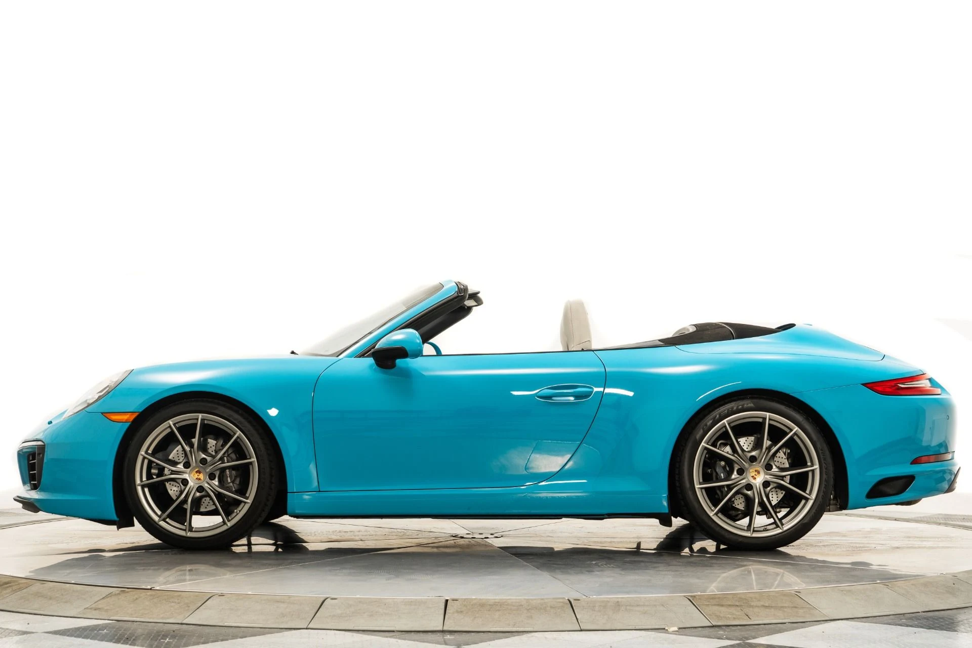 mph005_2699530223_Used_2017_Porsche_911_Carrera_Cabriolet_1757434359_105356009c