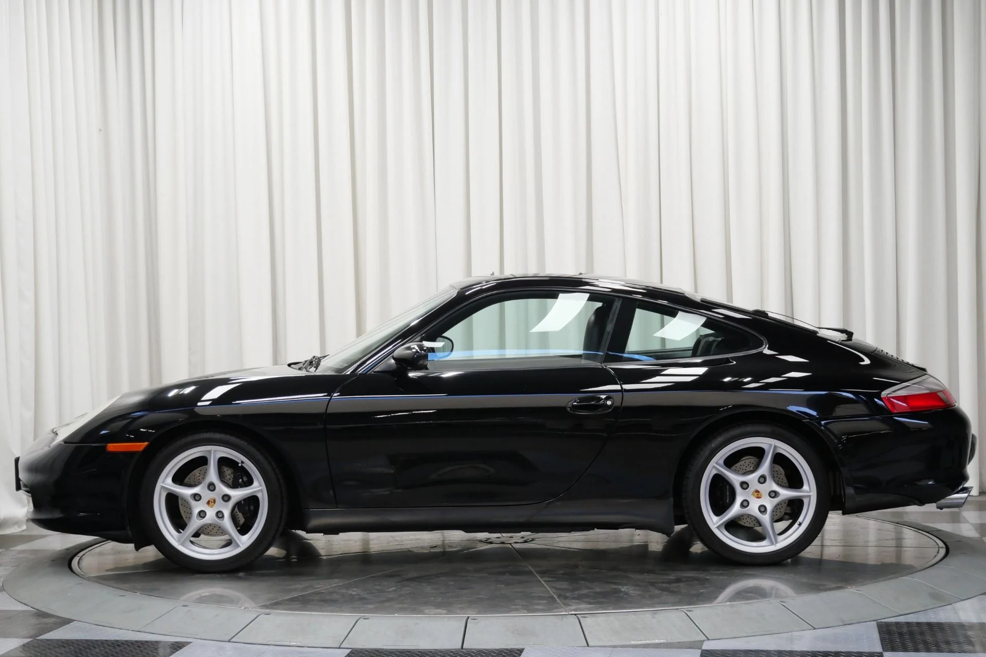 mph005_2708937335_Used_2003_Porsche_911_Carrera_1758033613_f8e214812f