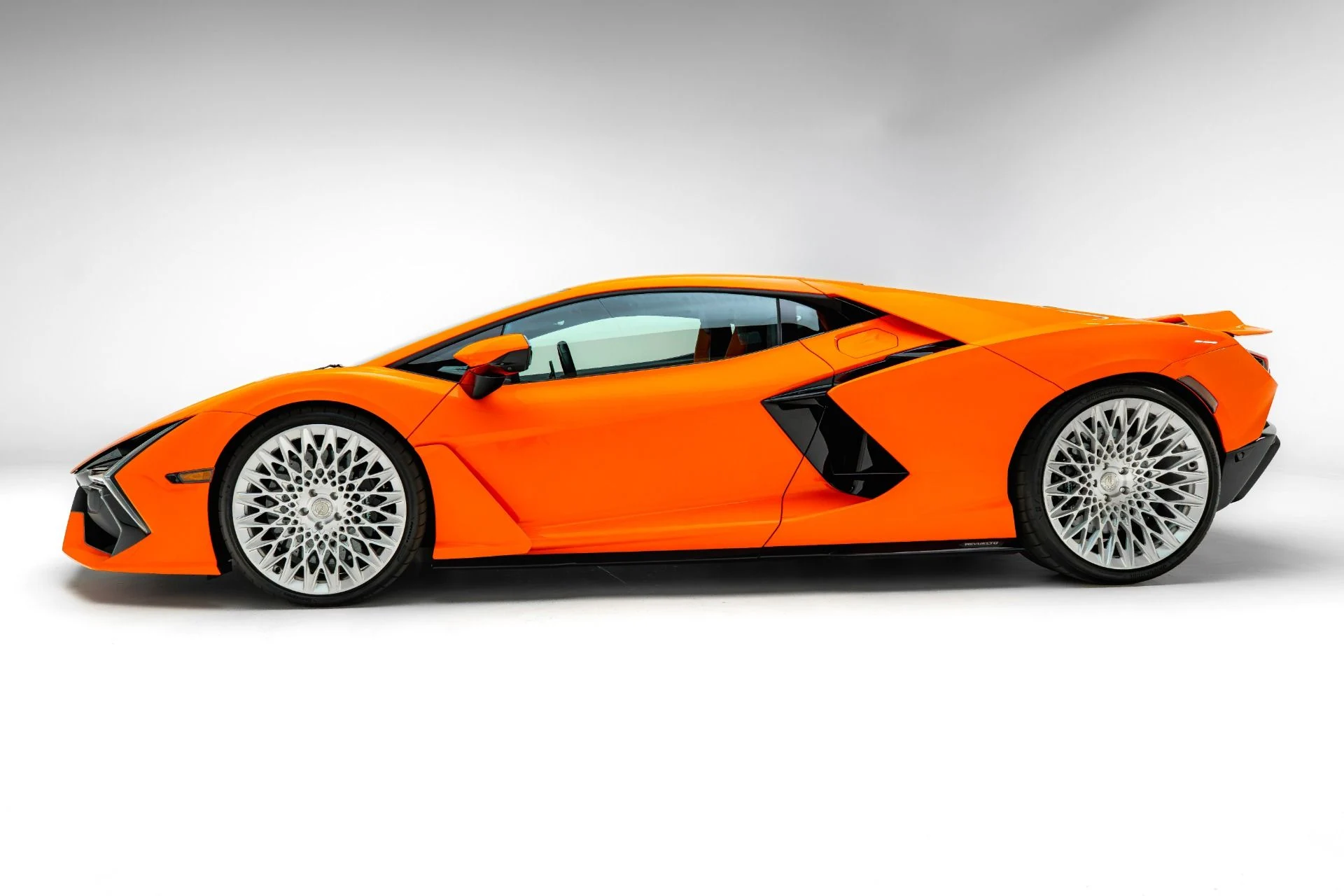 mph005_2710274474_Used_2024_Lamborghini_Revuelto_1781129539_ff73565aa7