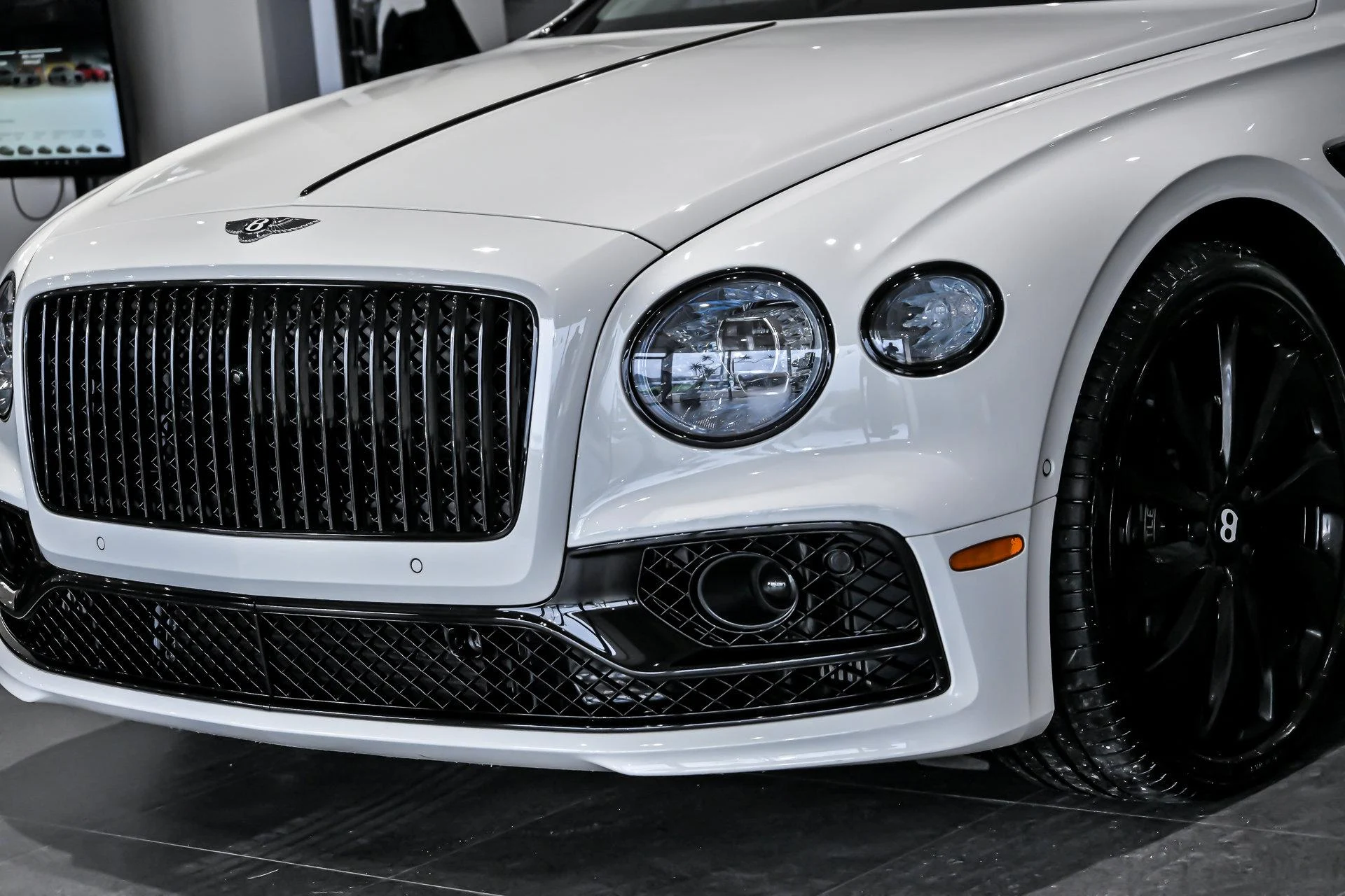 mph005_2713500659_Used_2021_Bentley_Flying_Spur_V8_1765794811_5b2f21b340