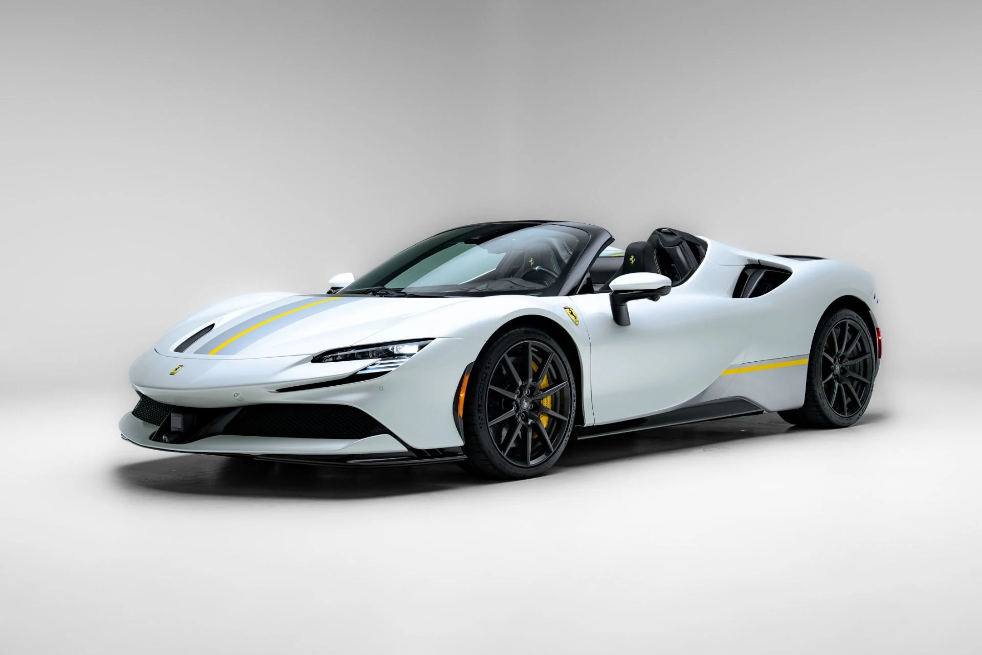 mph005_2729057750_Used_2024_Ferrari_SF_90_Spider_1777485078_e8a8f86390