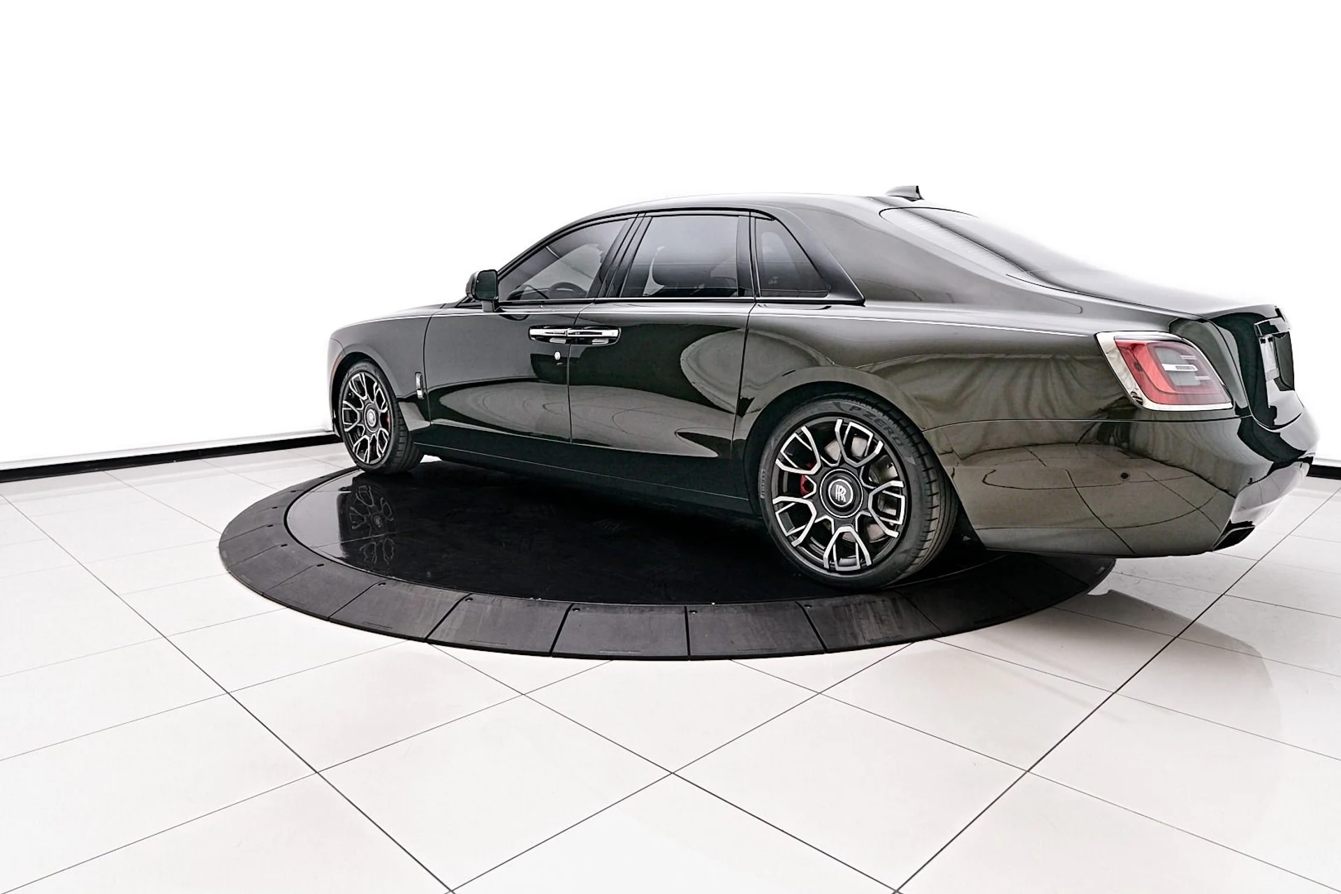 mph005_2729411865_Used_2023_Rolls_Royce_Ghost_Black_Badge_1735615415_3bd97edfbd