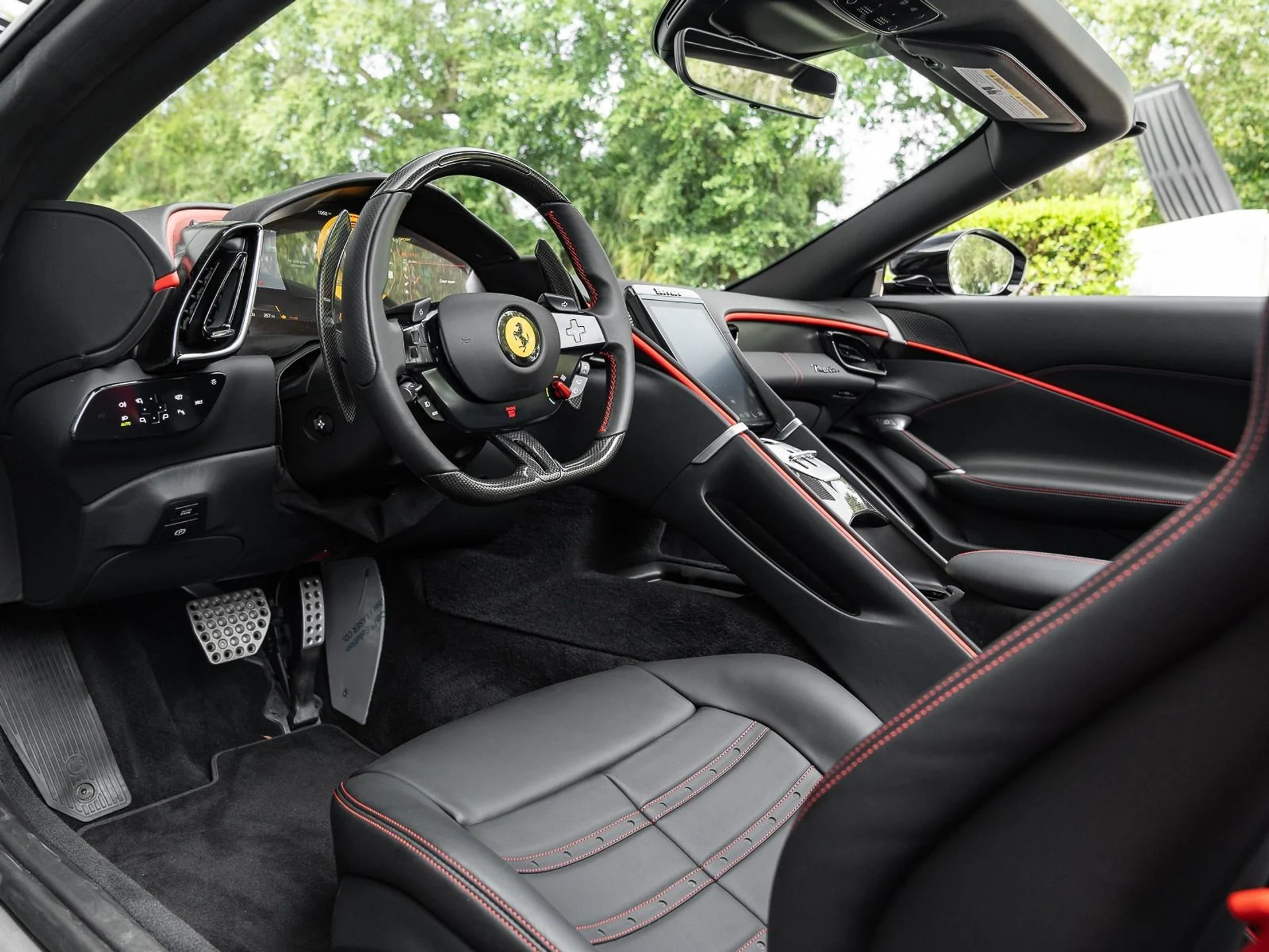 mph005_2729932851_Used_2025_Ferrari_Roma_Spider_1757020129_4a974bdd3c