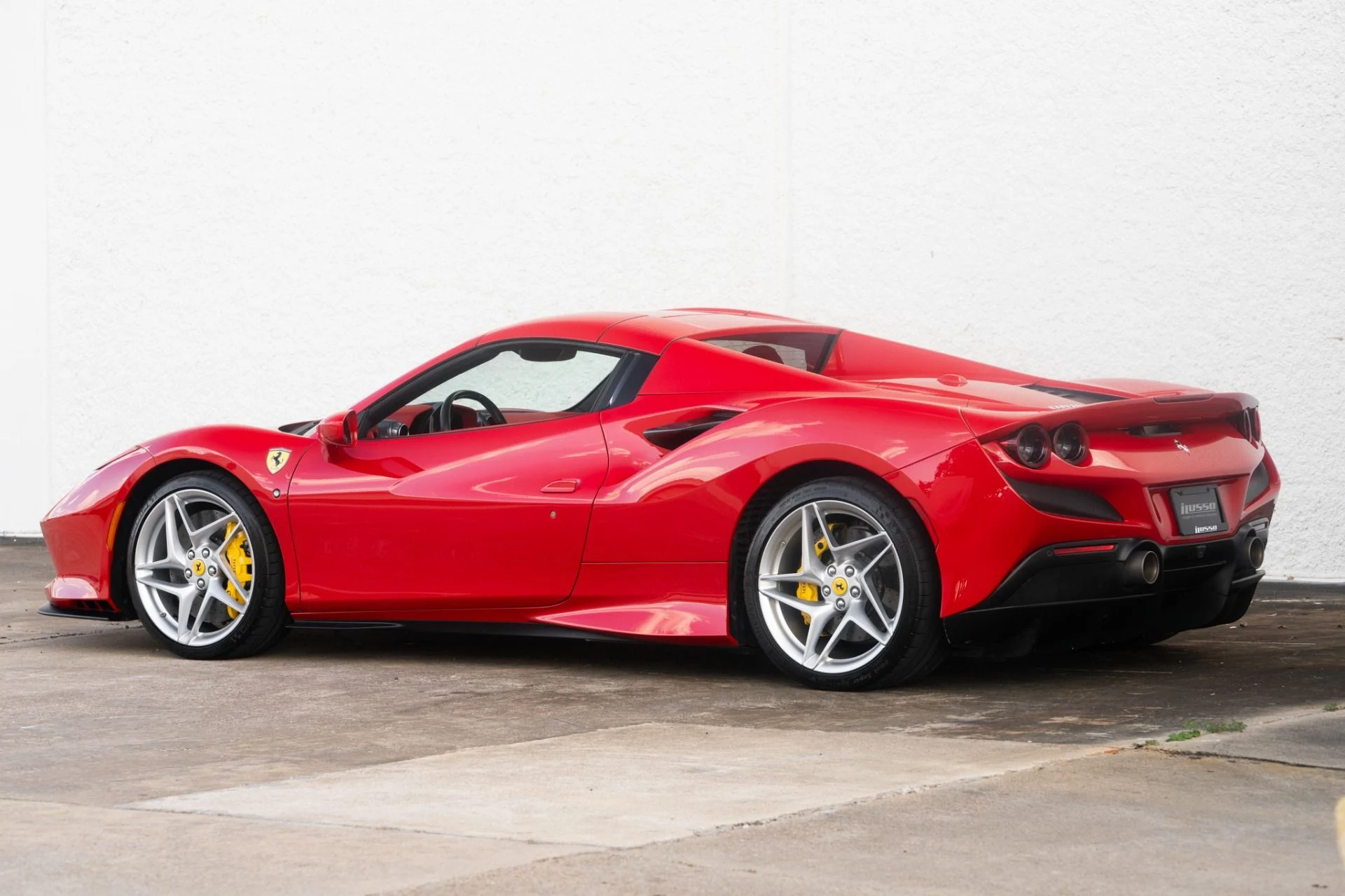 mph005_2730872126_Used_2023_Ferrari_F8_Spider_1759528459_b49aee9232