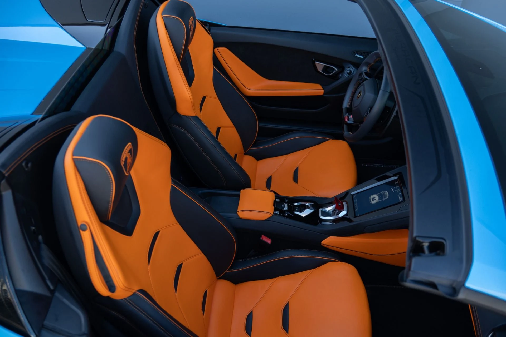 mph005_2731911768_Used_2024_Lamborghini_Huracan_EVO_Spyder_1757527007_7302aad5f7