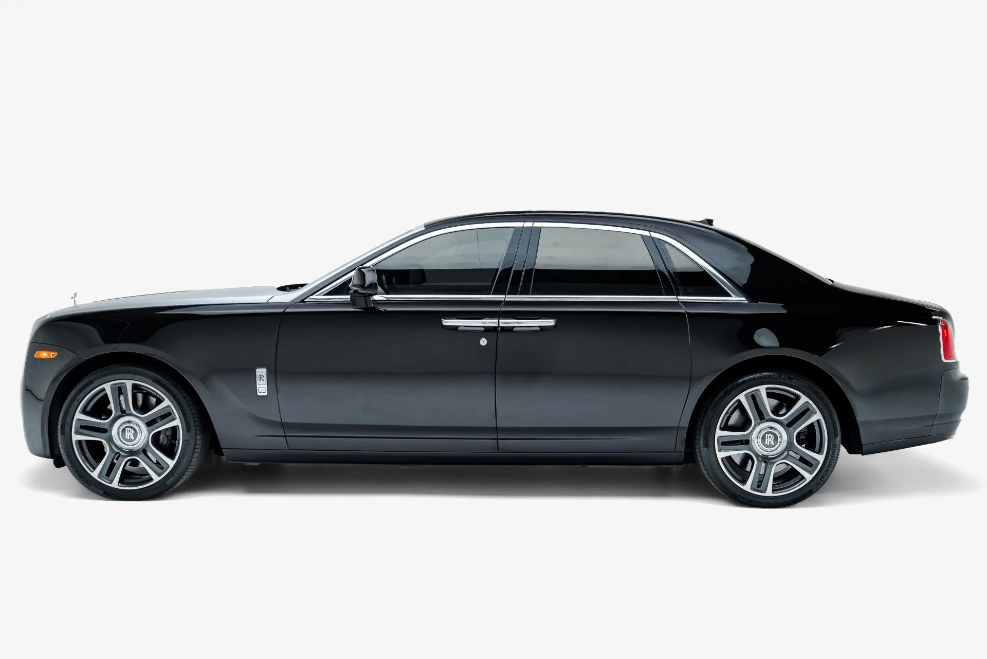 mph005_2738746941_Used_2016_Rolls_Royce_Ghost_1790722743_e231937180