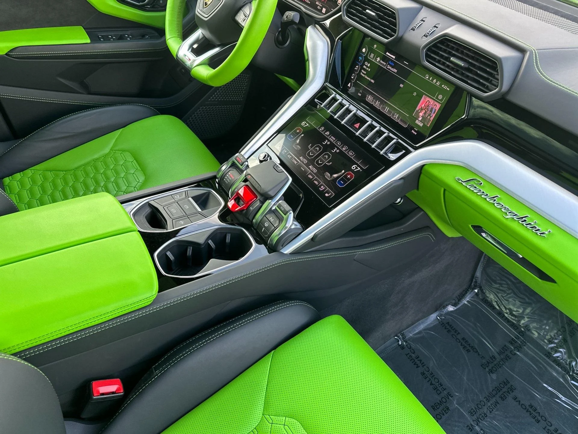 mph005_2742091601_Used_2022_Lamborghini_Urus_1760538150_88299bad0d