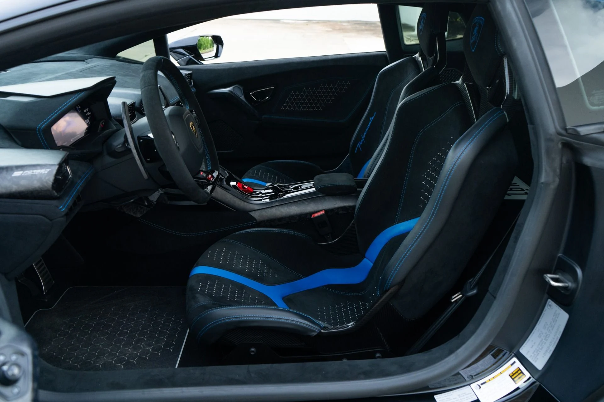 mph005_2742275296_Used_2018_Lamborghini_Huracan_LP_640_4_Performante_1776702980_71dc829533