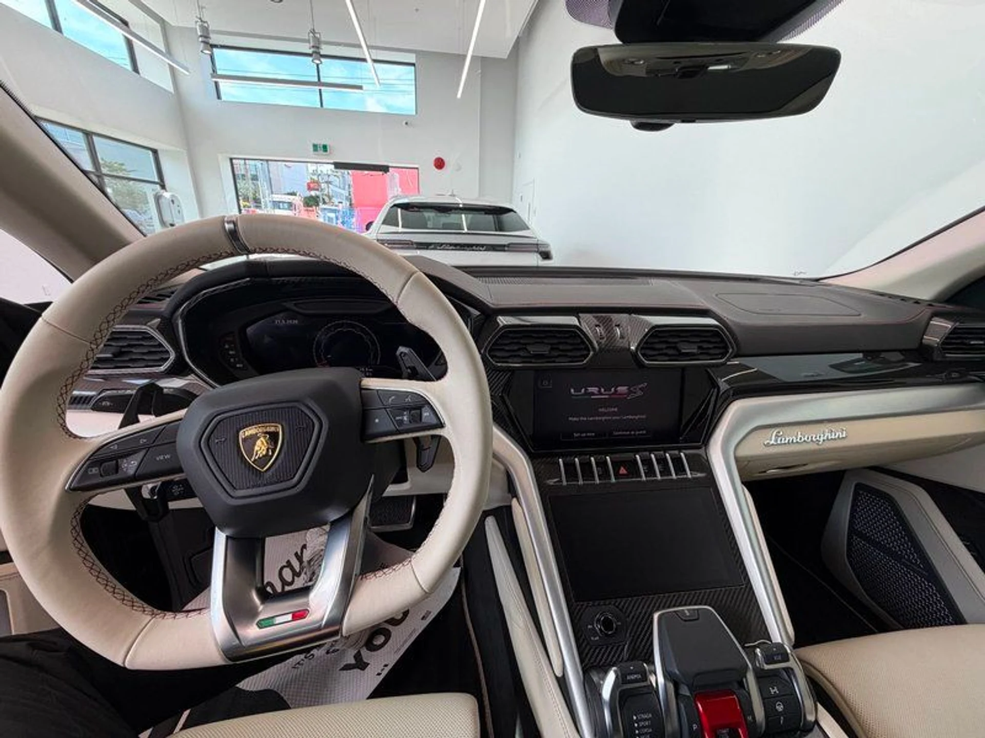 mph005_2742961150_38088914_05180_2024_lamborghini_urus_006_688dcc4cc0