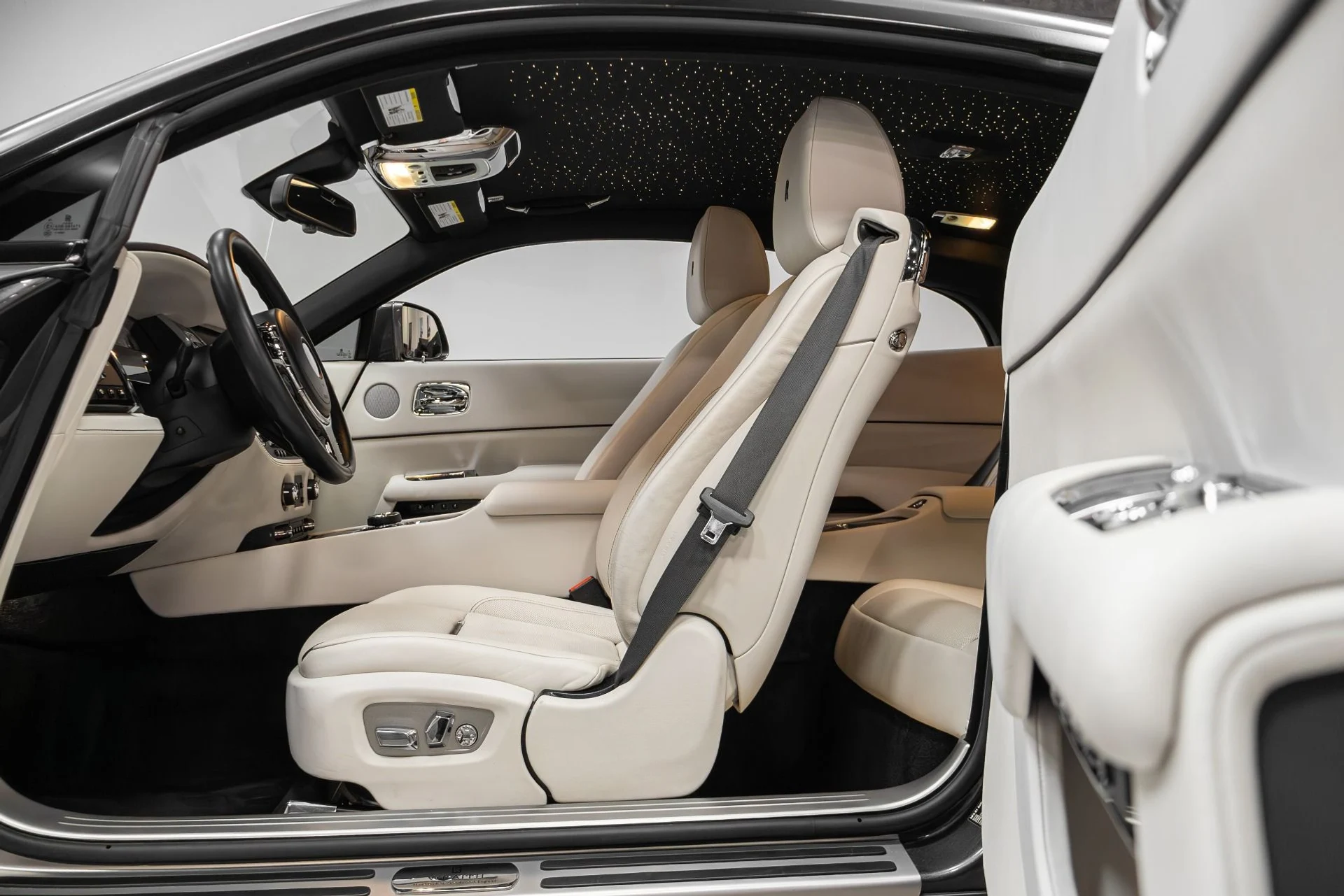 mph005_2749018101_Used_2016_Rolls_Royce_Wraith_1765322495_1567a673d5