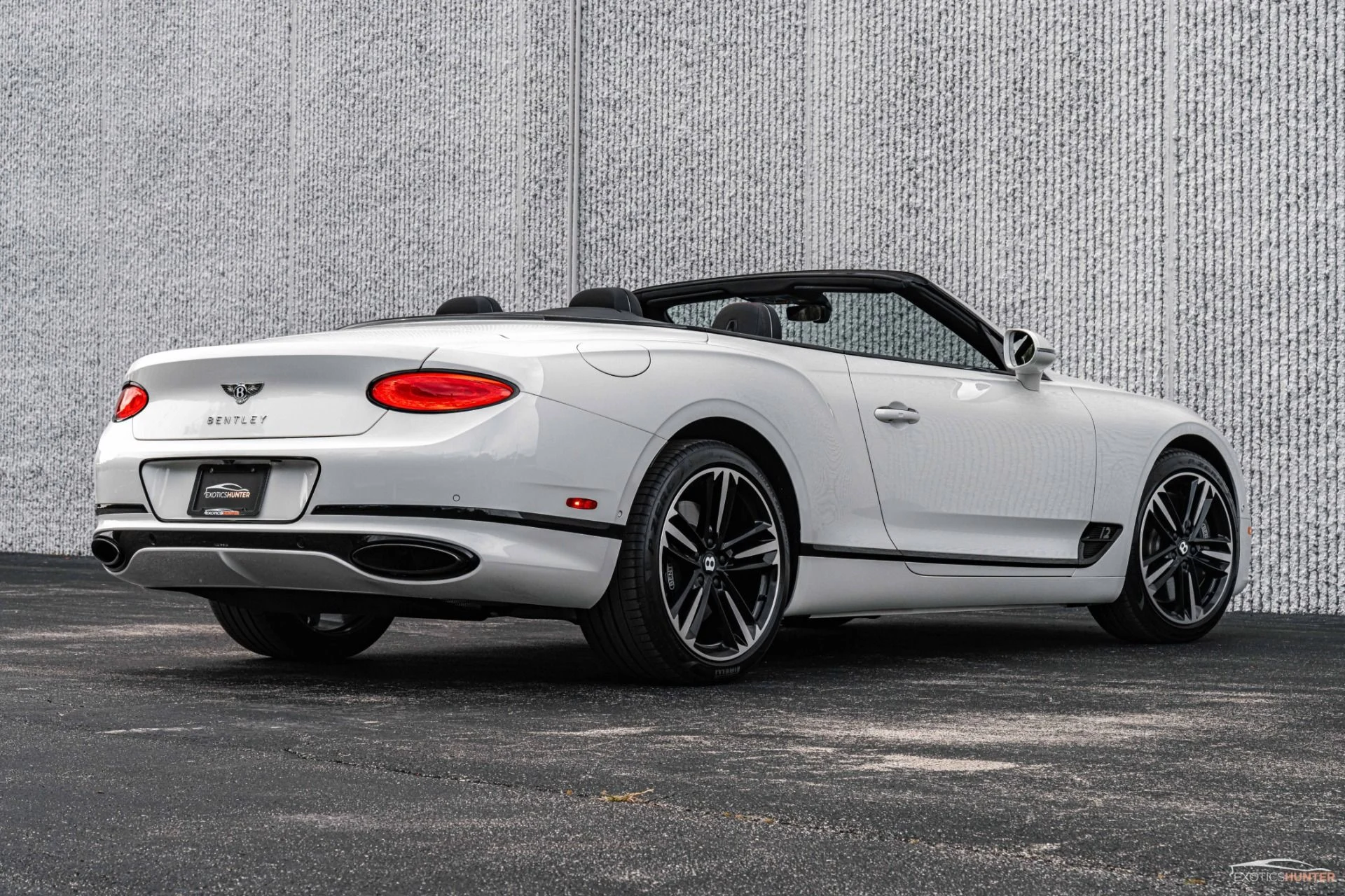 mph005_2762755634_Used_2020_Bentley_Continental_GTC_280_K_MSRP_Mulliner_Blackline_Rotating_Display_1766938877_705948f3d3