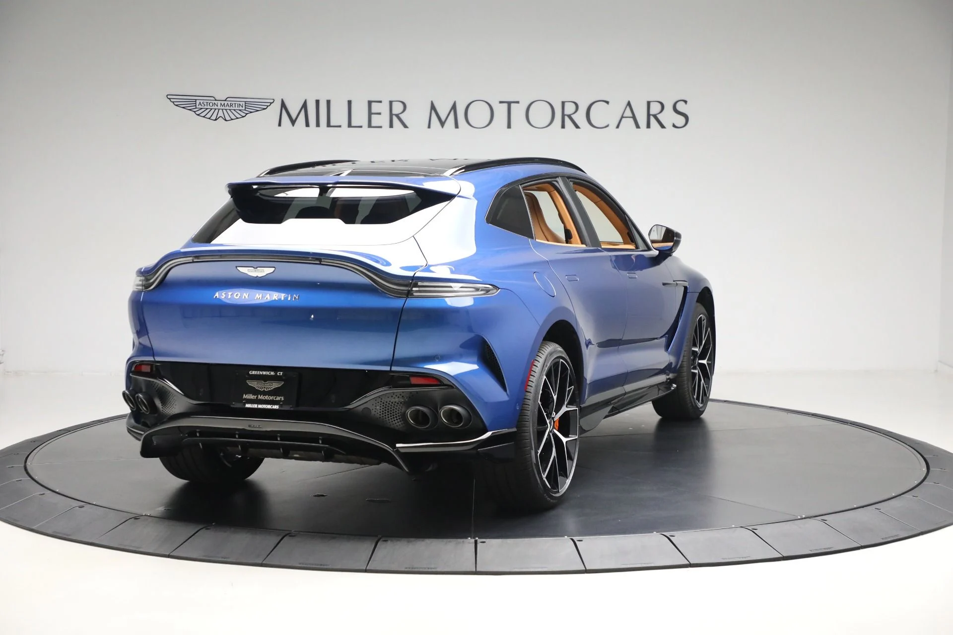 mph005_2766032290_New_2025_Aston_Martin_DBX_707_70c8218701