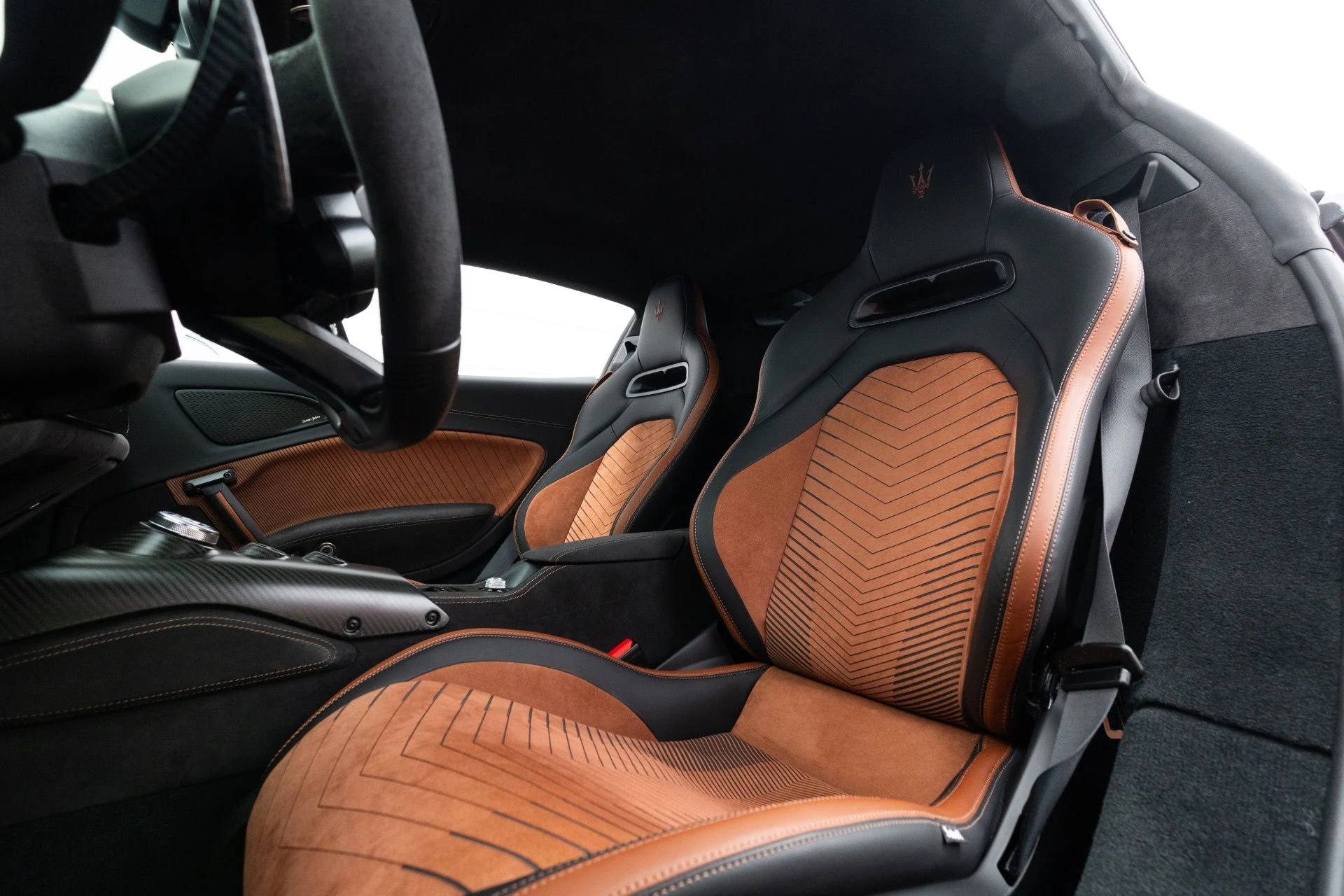 mph005_2769431496_Used_2022_Maserati_MC_20_1777083905_e8dff6fe36