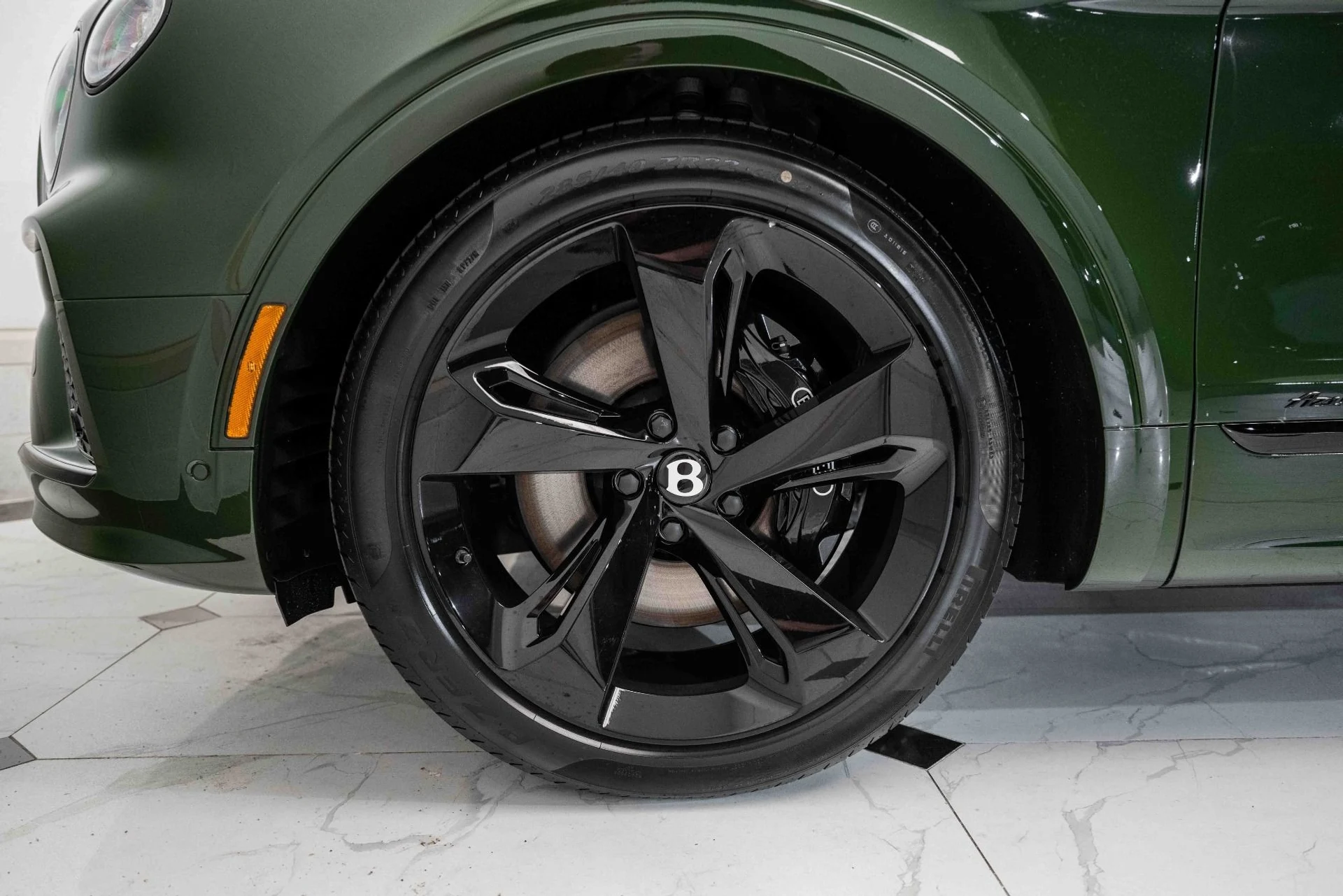 mph005_2769601386_Used_2024_Bentley_Bentayga_EWB_Azure_V8_1718899287_6dcc55343d