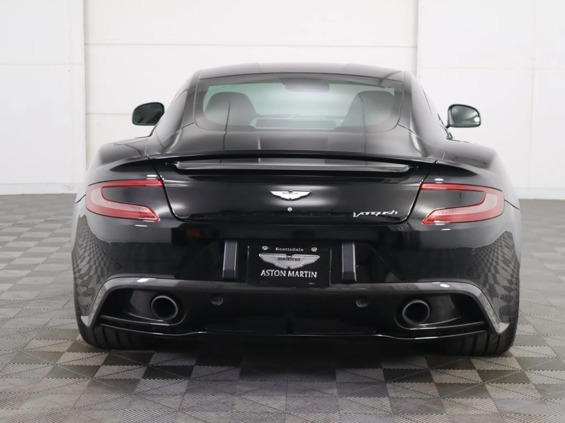 mph005_2771118337_used_2015_aston_martin_vanquish_2drcoupe_8119_22944423_6_1024_d5e498dfb2