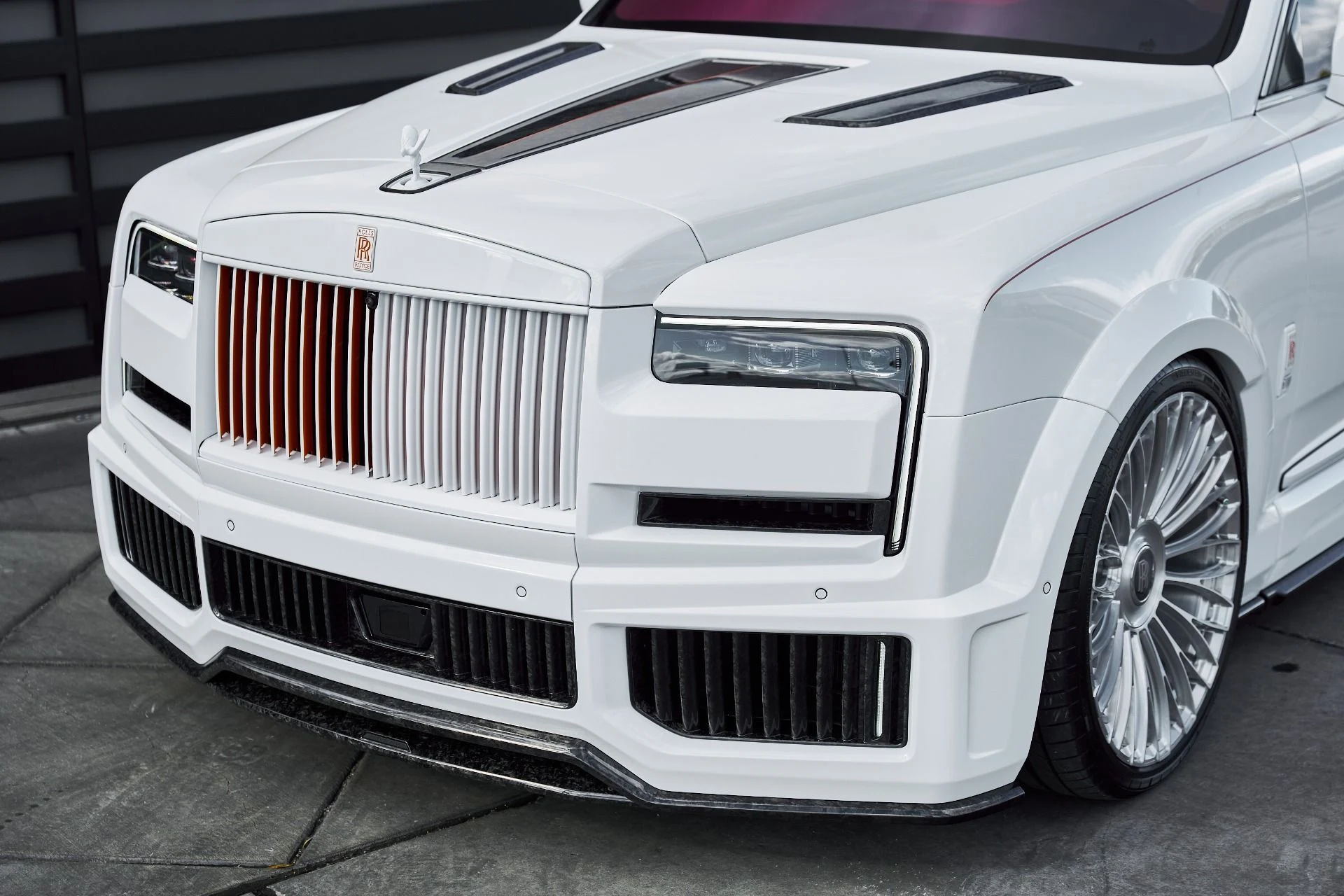 mph005_2773342688_Used_2026_Rolls_Royce_Cullinan_Base_1766884706_a394b3ca54