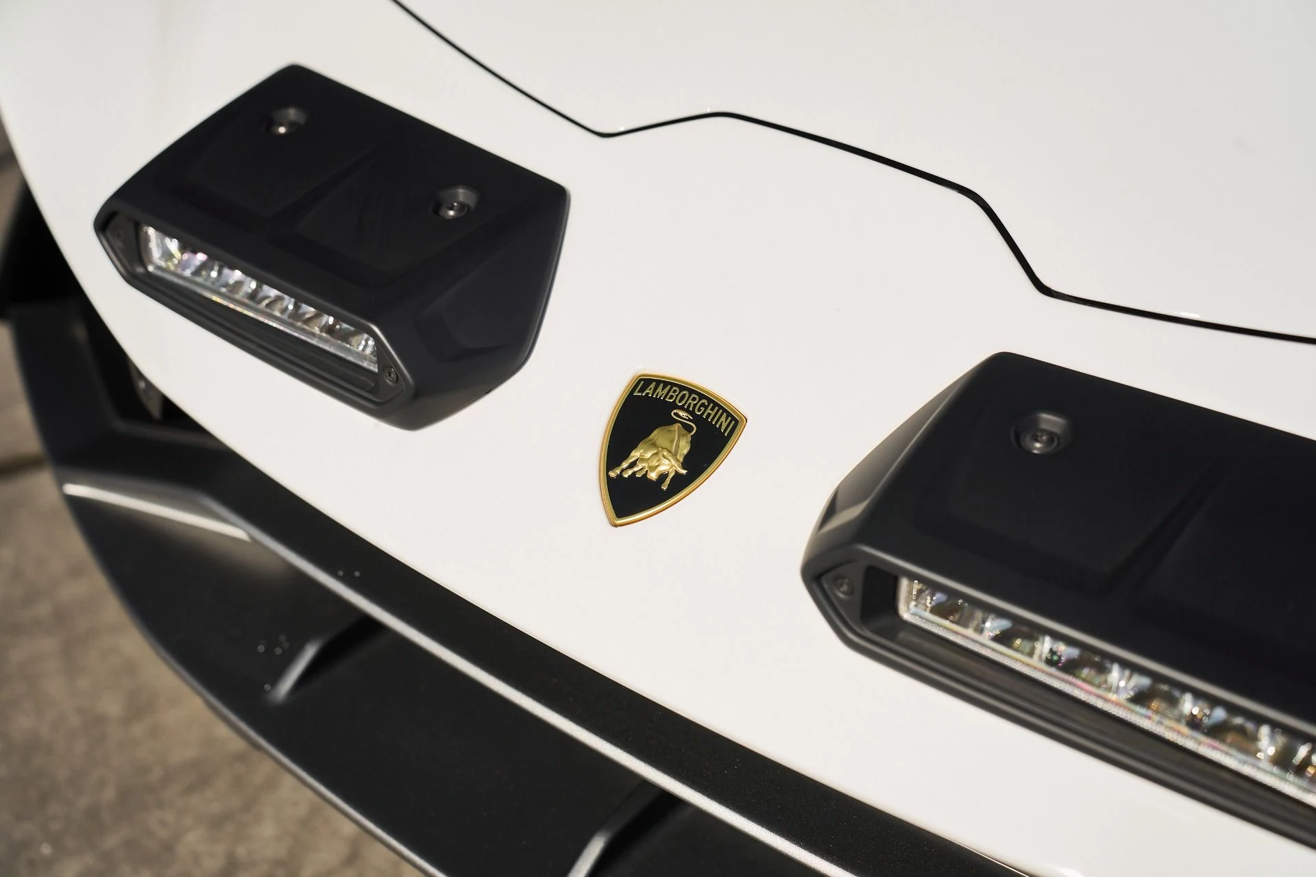 mph005_2799424672_Used_2023_Lamborghini_Huracan_Base_1764123533_5defb7c77b