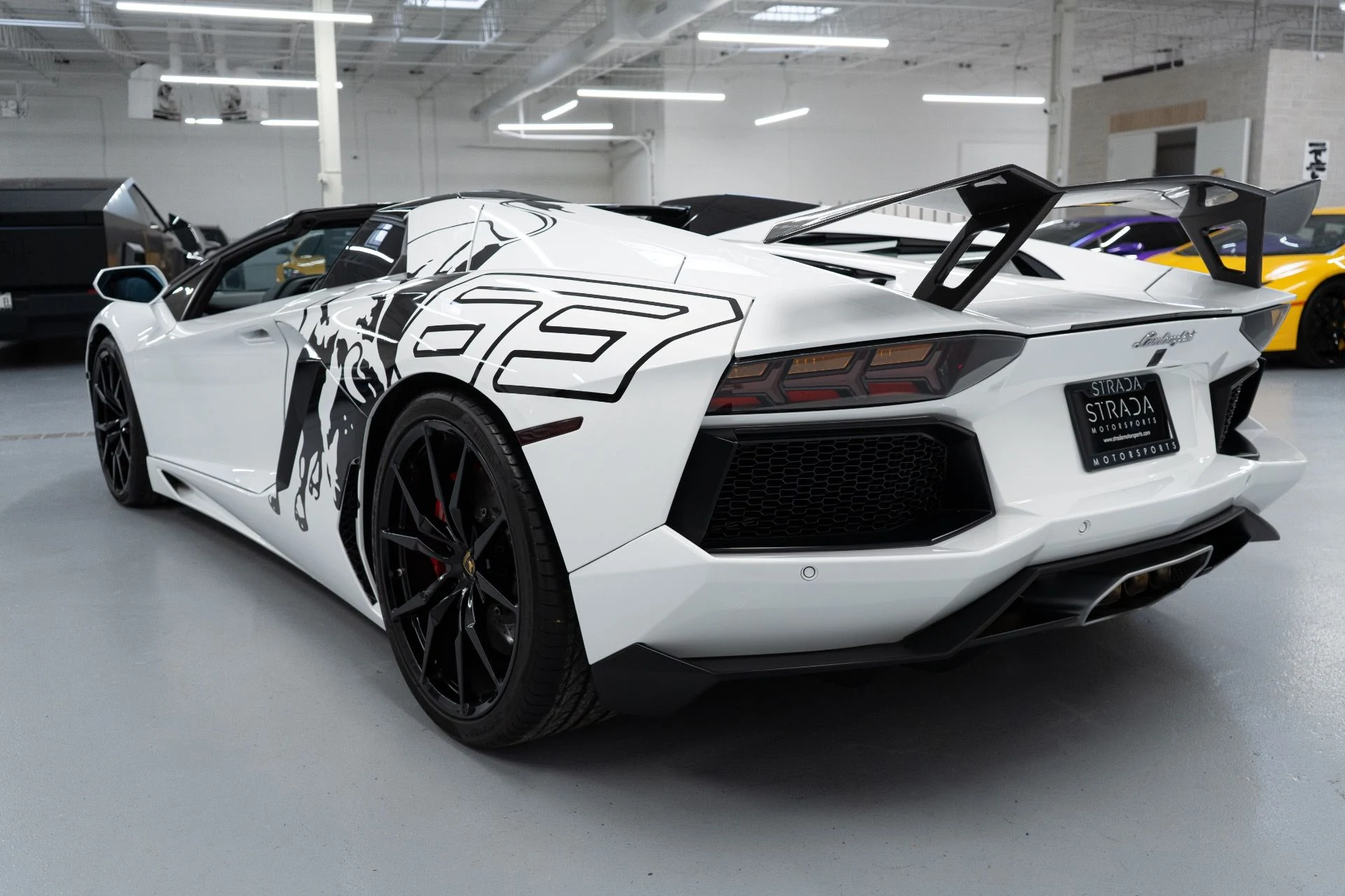 mph005_2805959975_Used_2015_Lamborghini_Aventador_LP_700_4_1765230650_078e1676b5