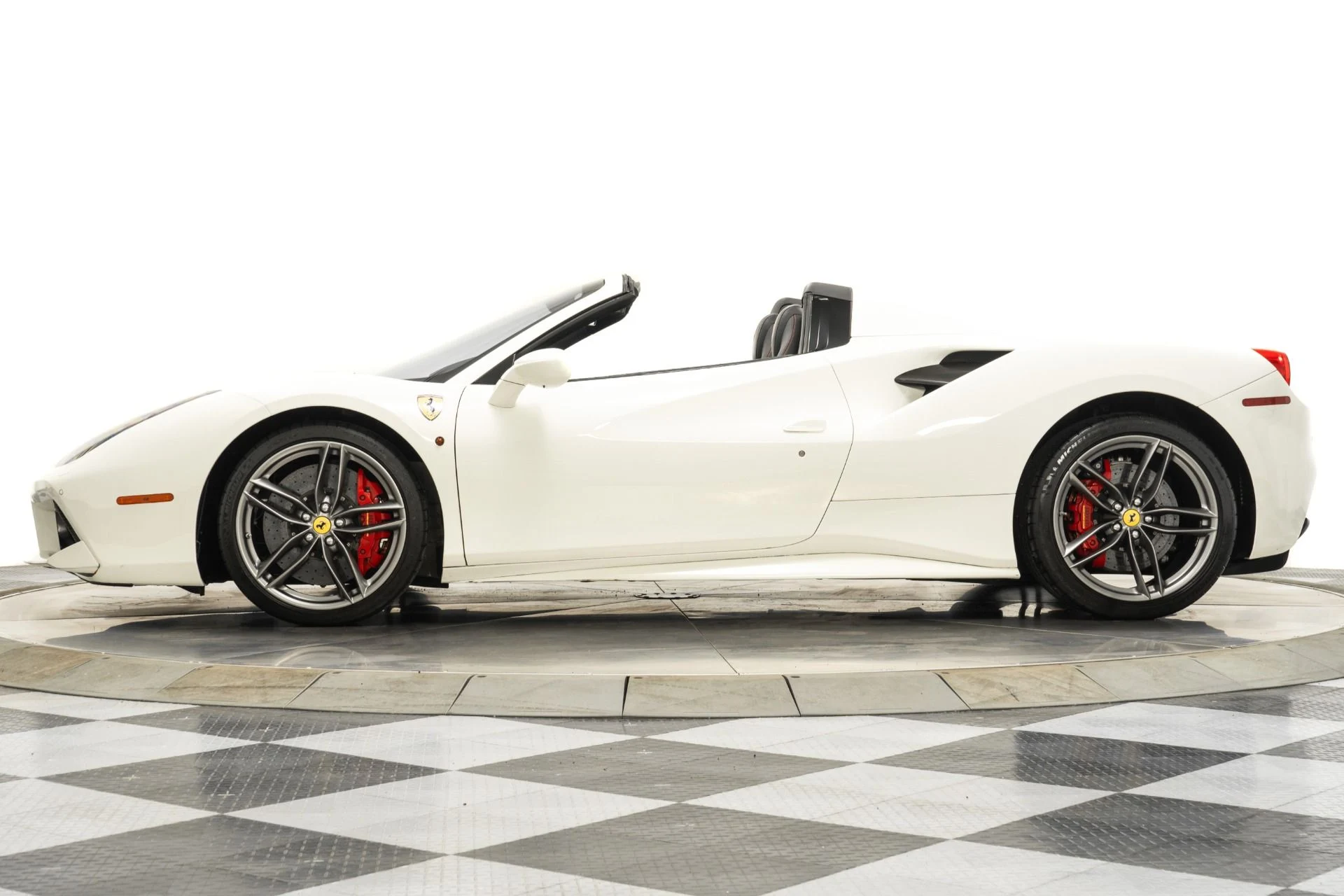 mph005_2814991147_Used_2017_Ferrari_488_Spider_1761946233_377a016c62