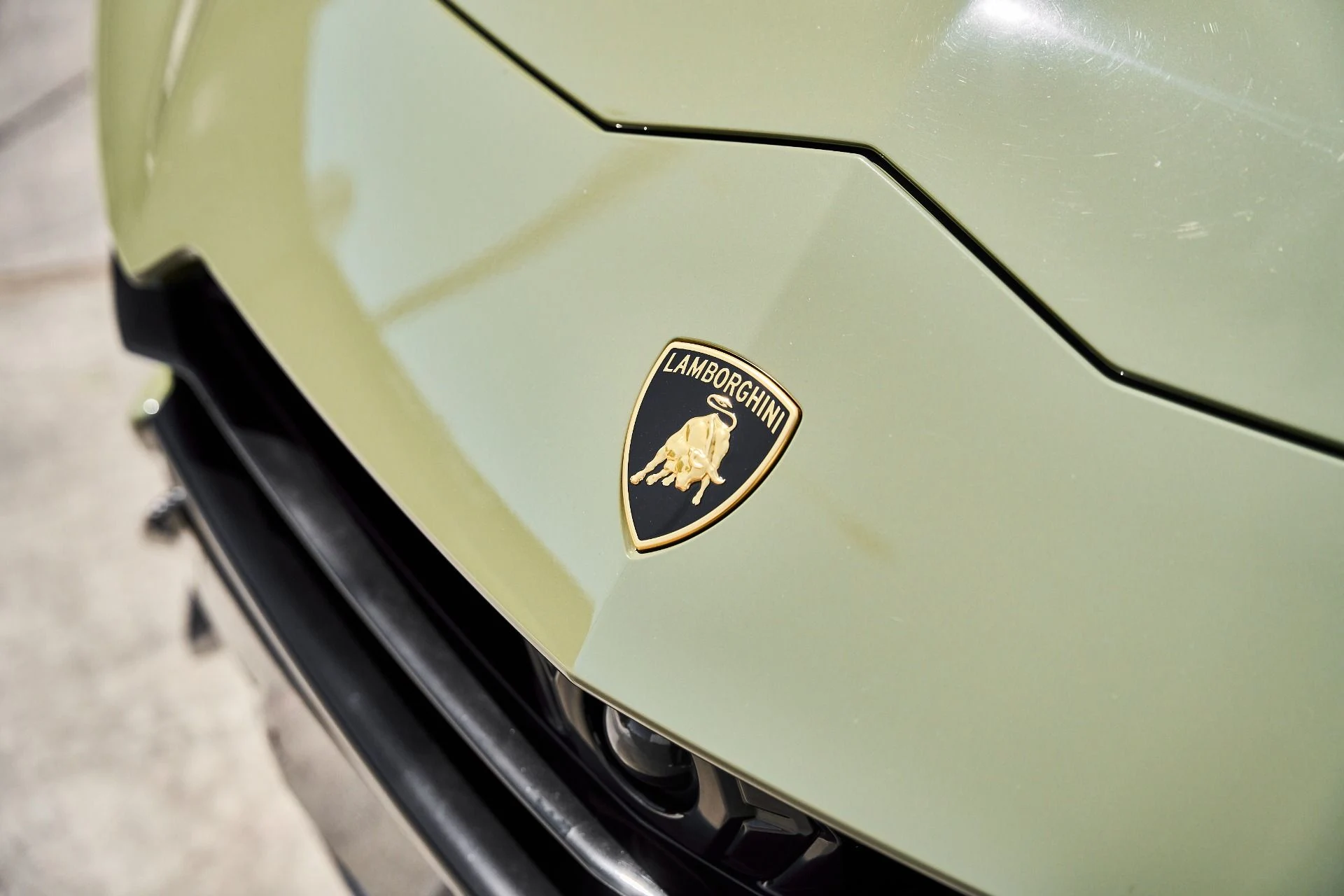 mph005_2816470965_Used_2023_Lamborghini_Urus_Performante_1778288881_145764cabc