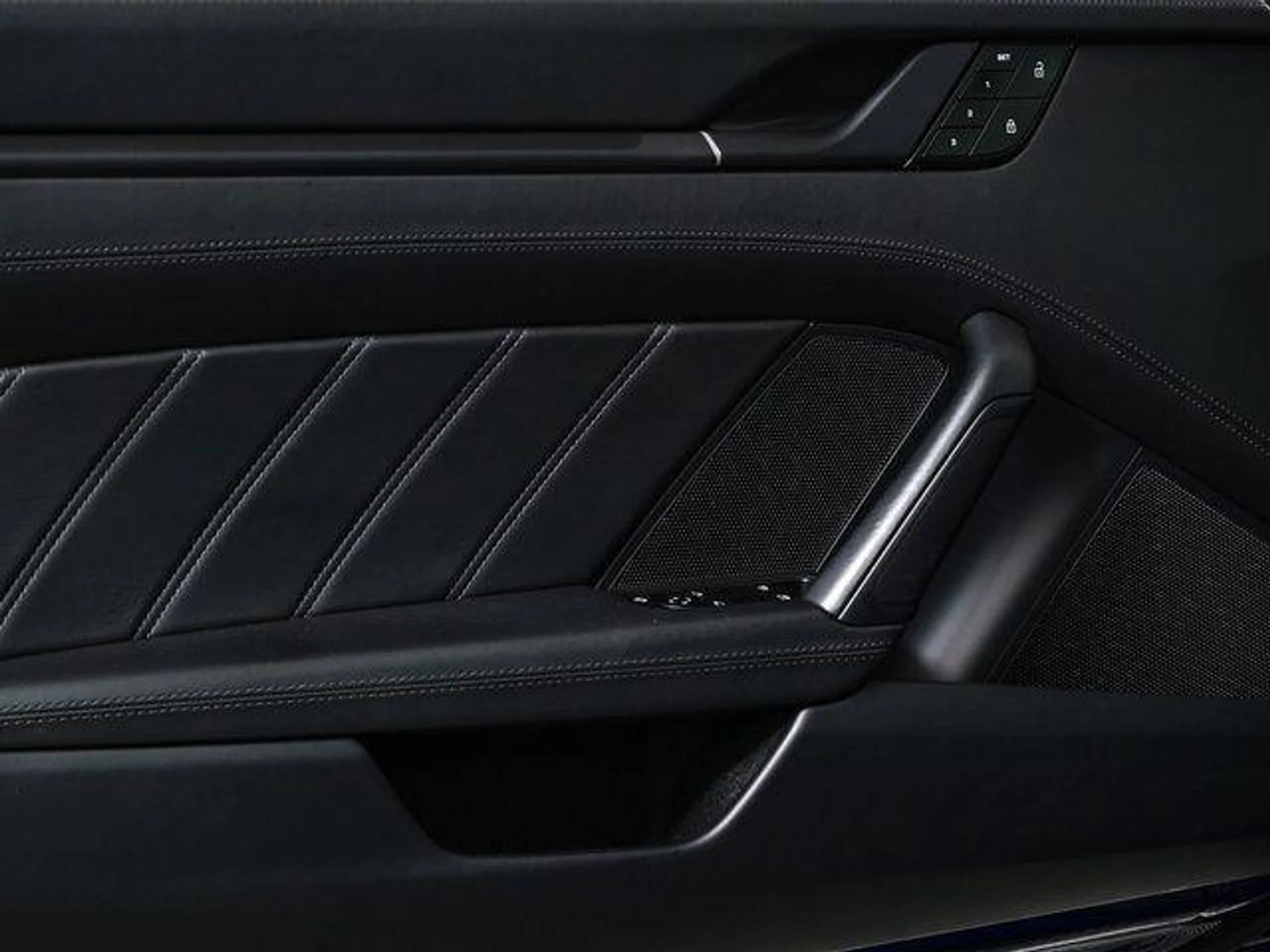 mph005_2830346546_Vio_Vrzq_CO_Tu_S_Gi_ONTCA_0_KH_9da0_9a5ae83c4c