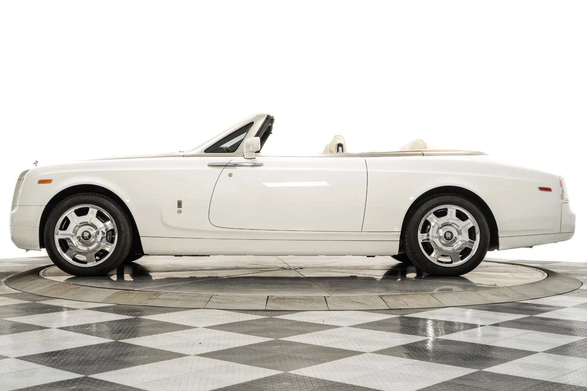 mph005_2831370637_Used_2008_Rolls_Royce_Phantom_Drophead_Coupe_Teak_Decking_Stainless_Bonnet_1780339567_5acf26fcc0