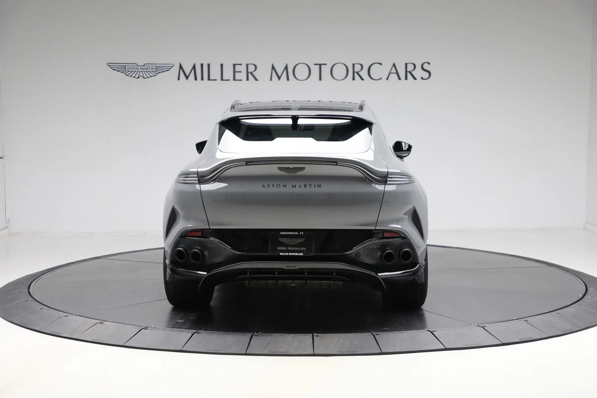 mph005_2833636888_New_2025_Aston_Martin_DBX_707_c662a4edf6