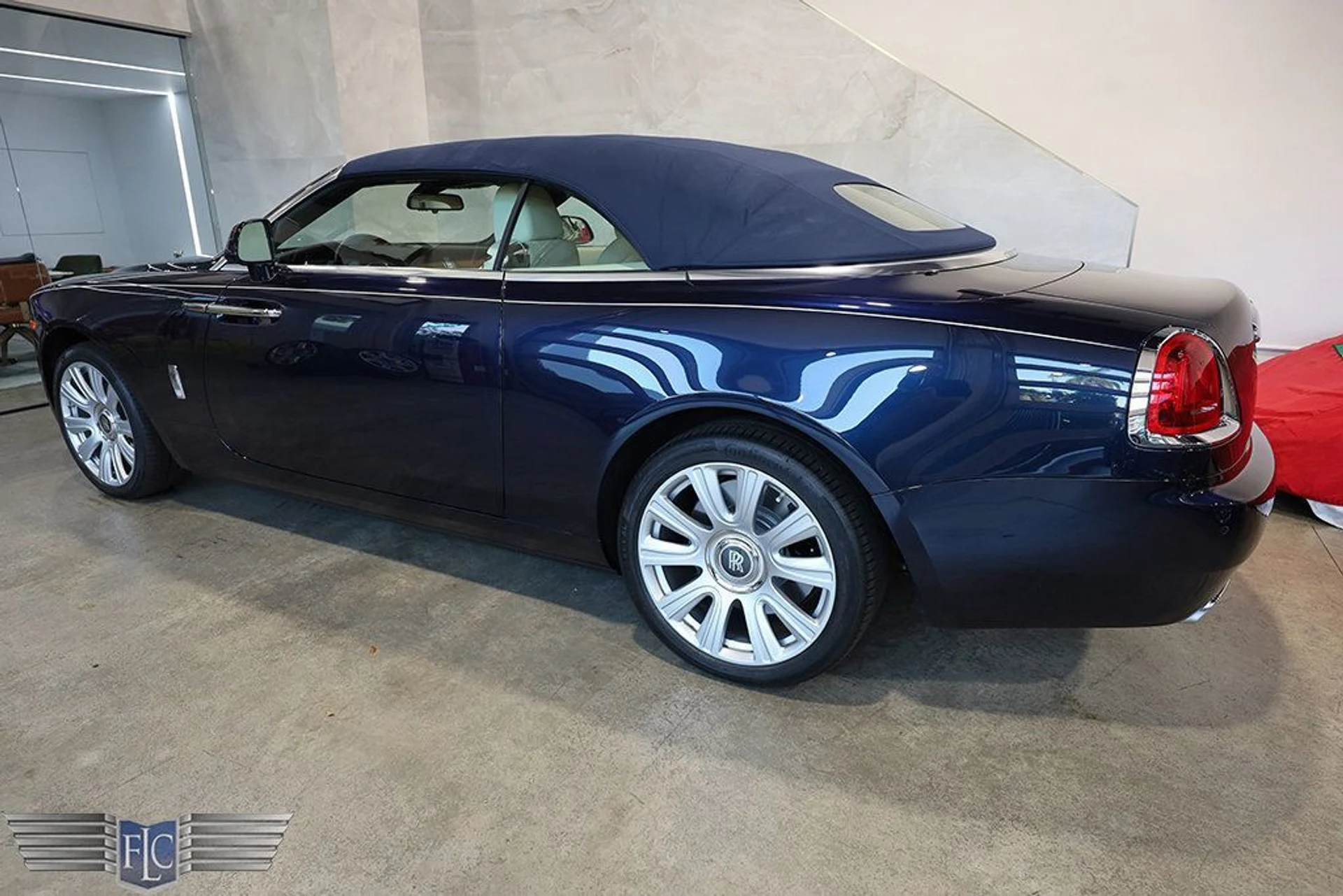 mph005_2836185765_used_2016_rolls_royce_dawn_2drconvertible_9689_23037962_6_1024_784cac48d3