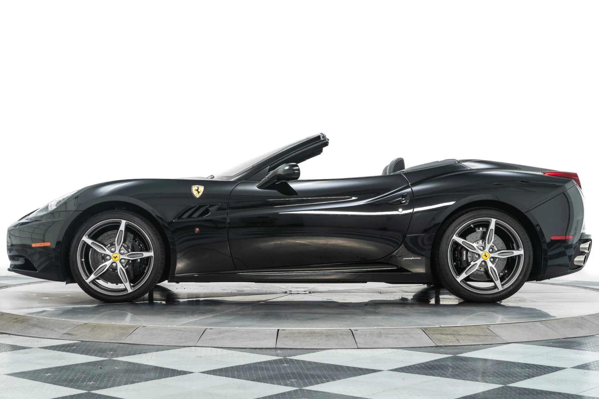 mph005_2845029784_Used_2014_Ferrari_California_1755618260_bce4915f68