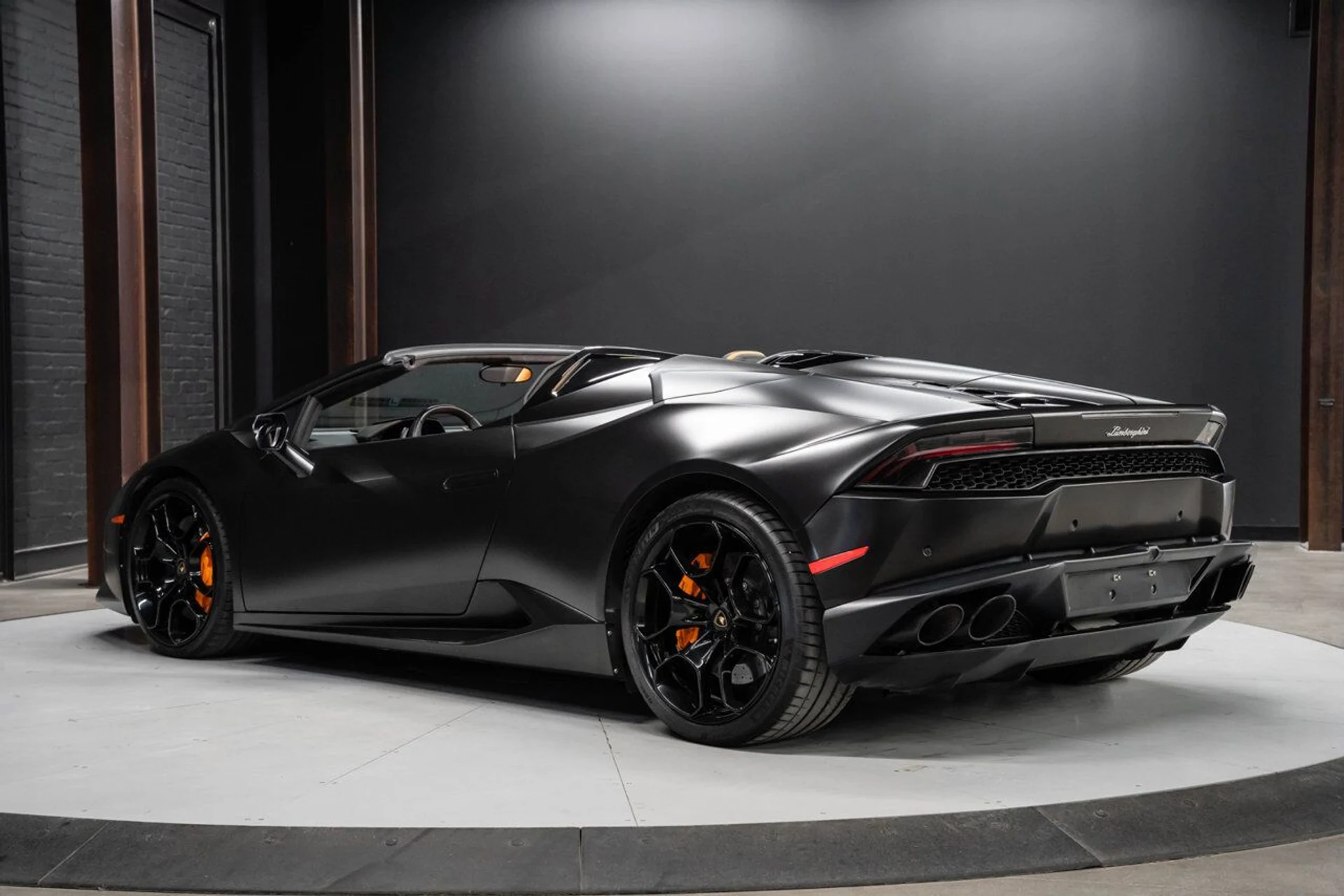 mph005_2845188128_lamborghini_huracan_2016_8ade7a8d2e
