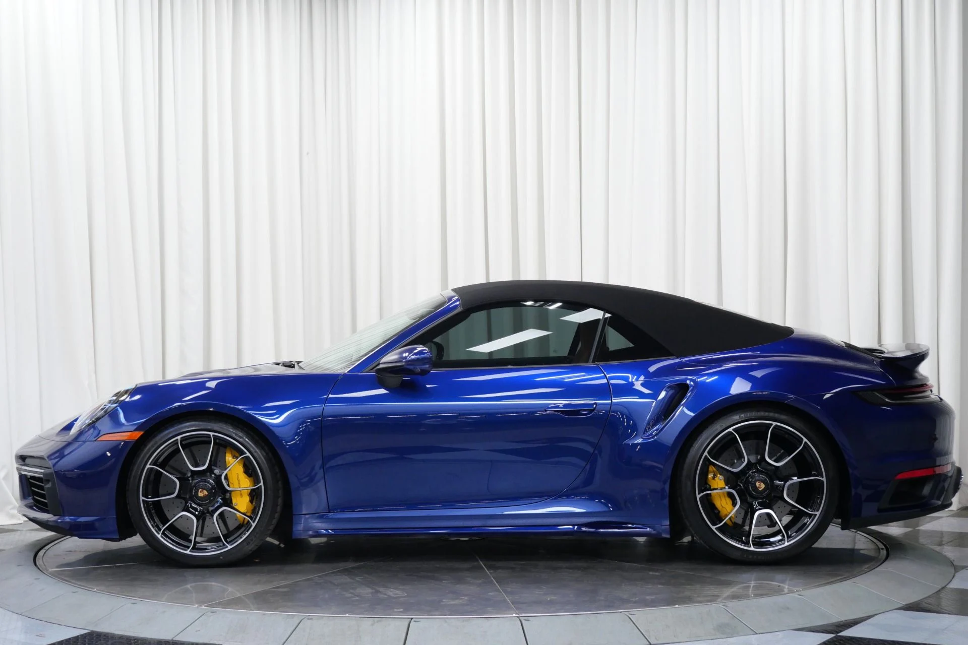 mph005_2847127843_Used_2023_Porsche_911_Turbo_S_Cabriolet_1758897819_47913cc497