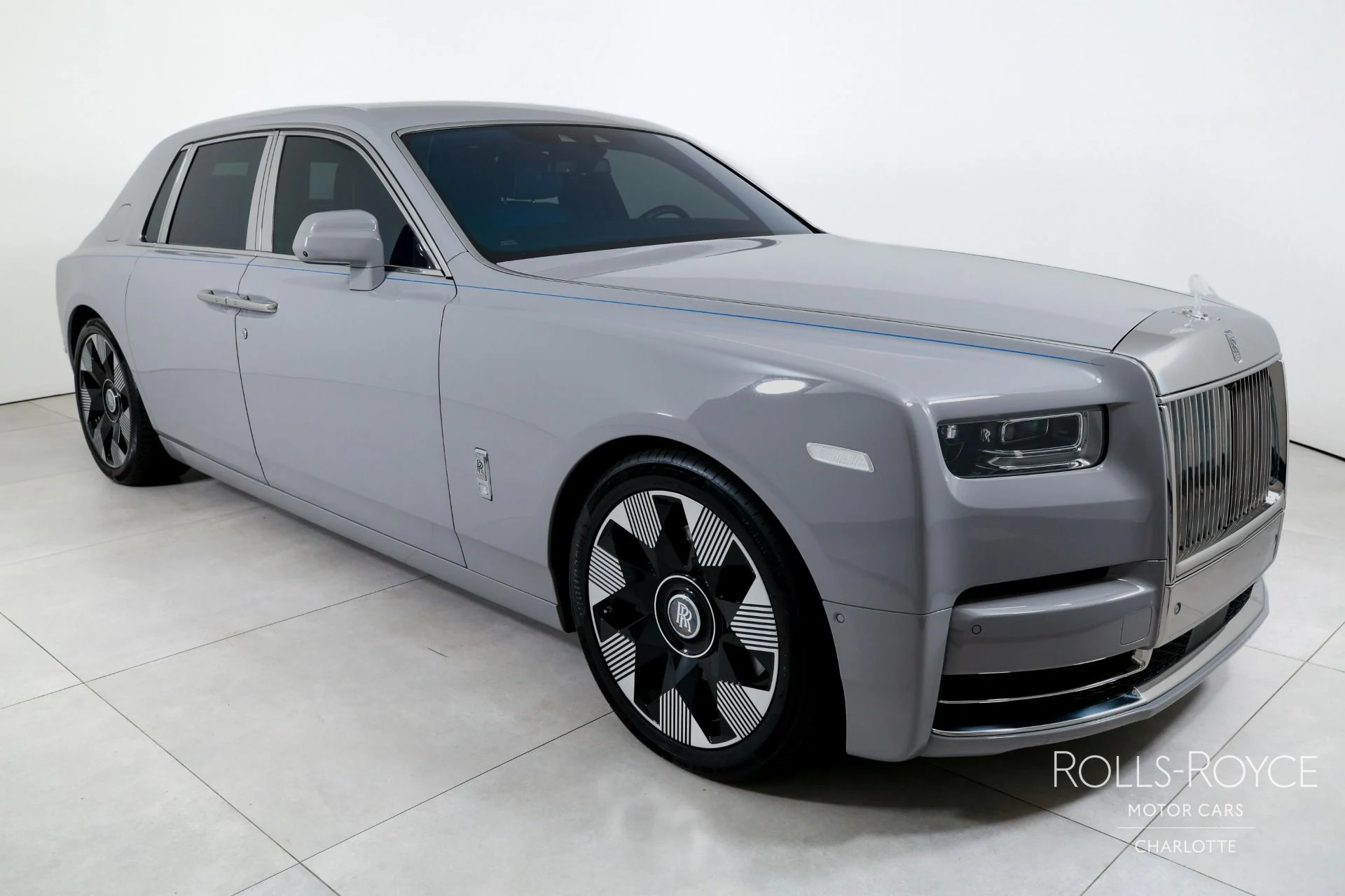 mph005_2850185725_Used_2024_Rolls_Royce_Phantom_1789145649_57477ab5ac