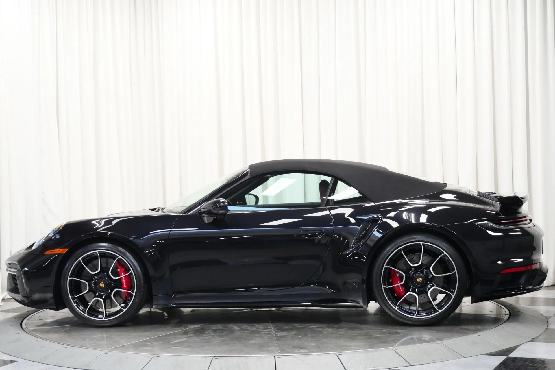 mph005_2852411382_Used_2024_Porsche_911_Turbo_Cabriolet_1755711683_ca72de9884