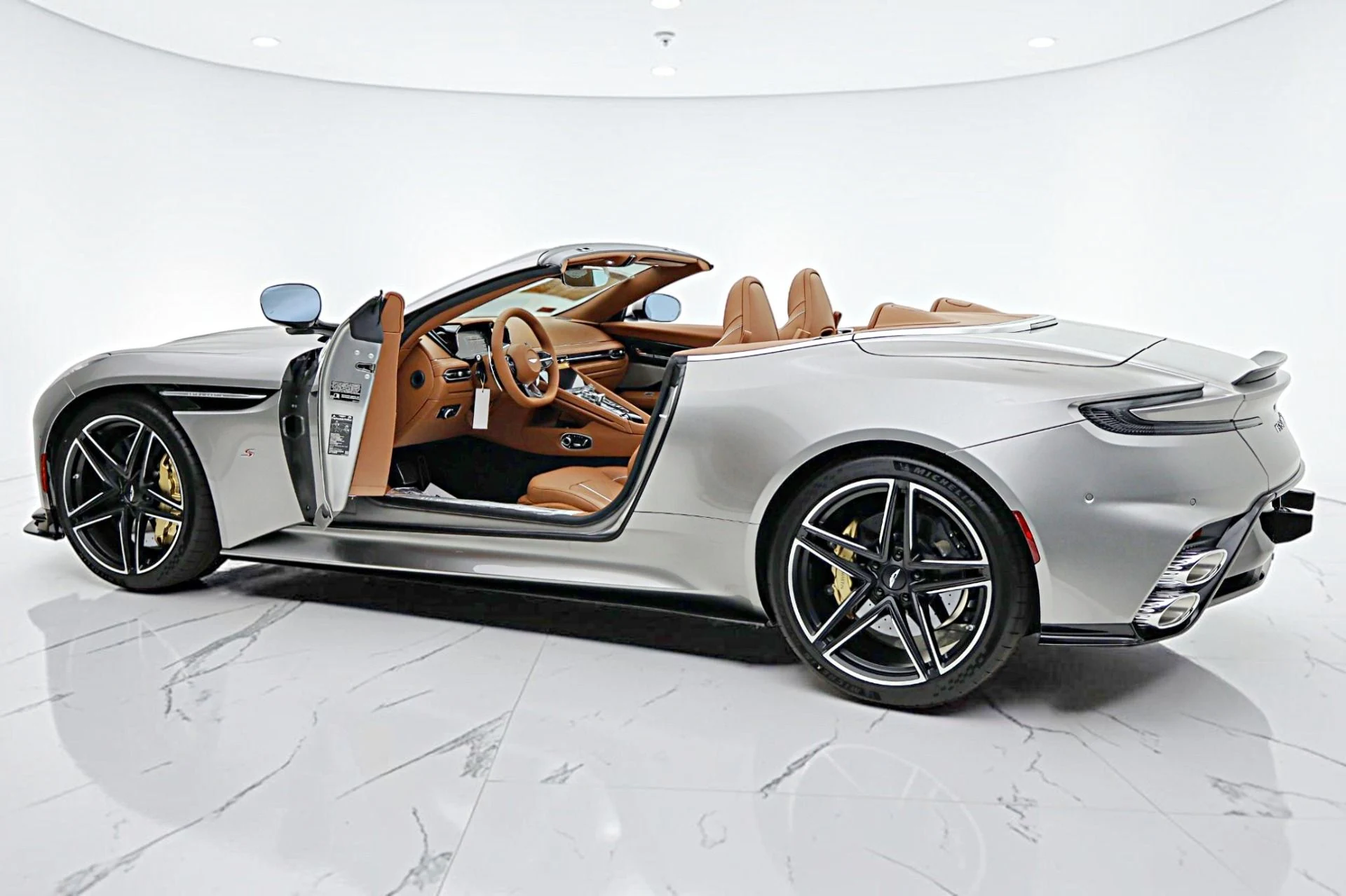 mph005_2860518635_New_2026_Aston_Martin_DB_12_S_Volante_bf3492a72d