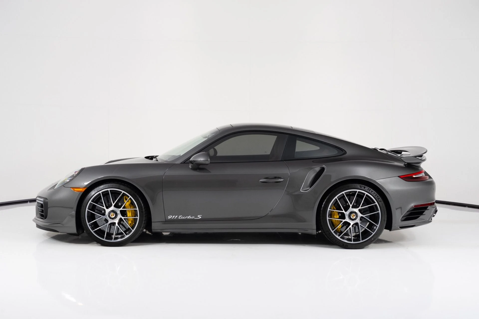 mph005_2860607762_Used_2019_Porsche_911_Turbo_S_1774999635_f0fe918f0a