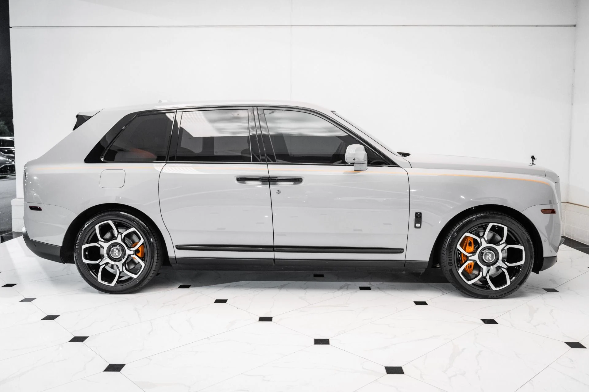 mph005_2866759021_Used_2022_Rolls_Royce_Cullinan_1753976202_21c51ed602
